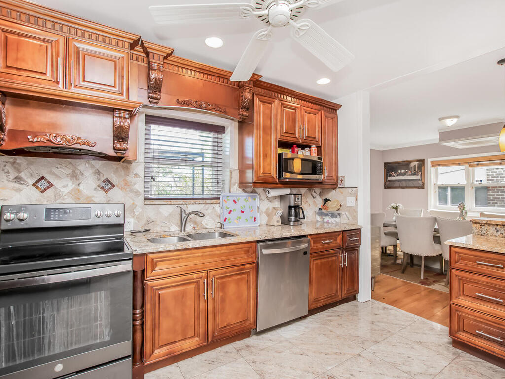 Yonkers, New York, 10704, United States, 4 Bedrooms Bedrooms, ,4 BathroomsBathrooms,Residential,For Sale,1977850