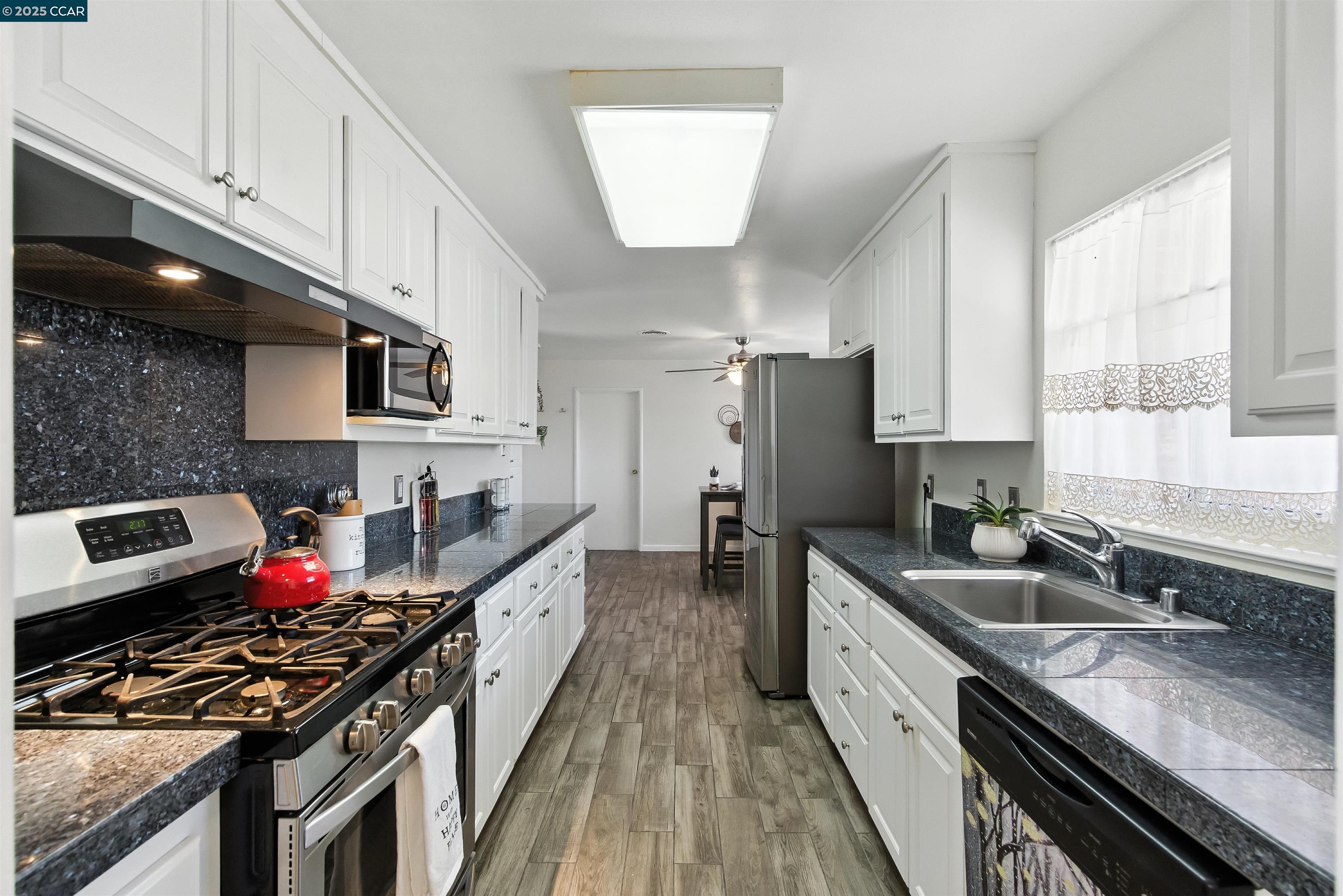 Vallejo, California, 94589, United States, 3 Bedrooms Bedrooms, ,2 BathroomsBathrooms,Residential,For Sale,1917421