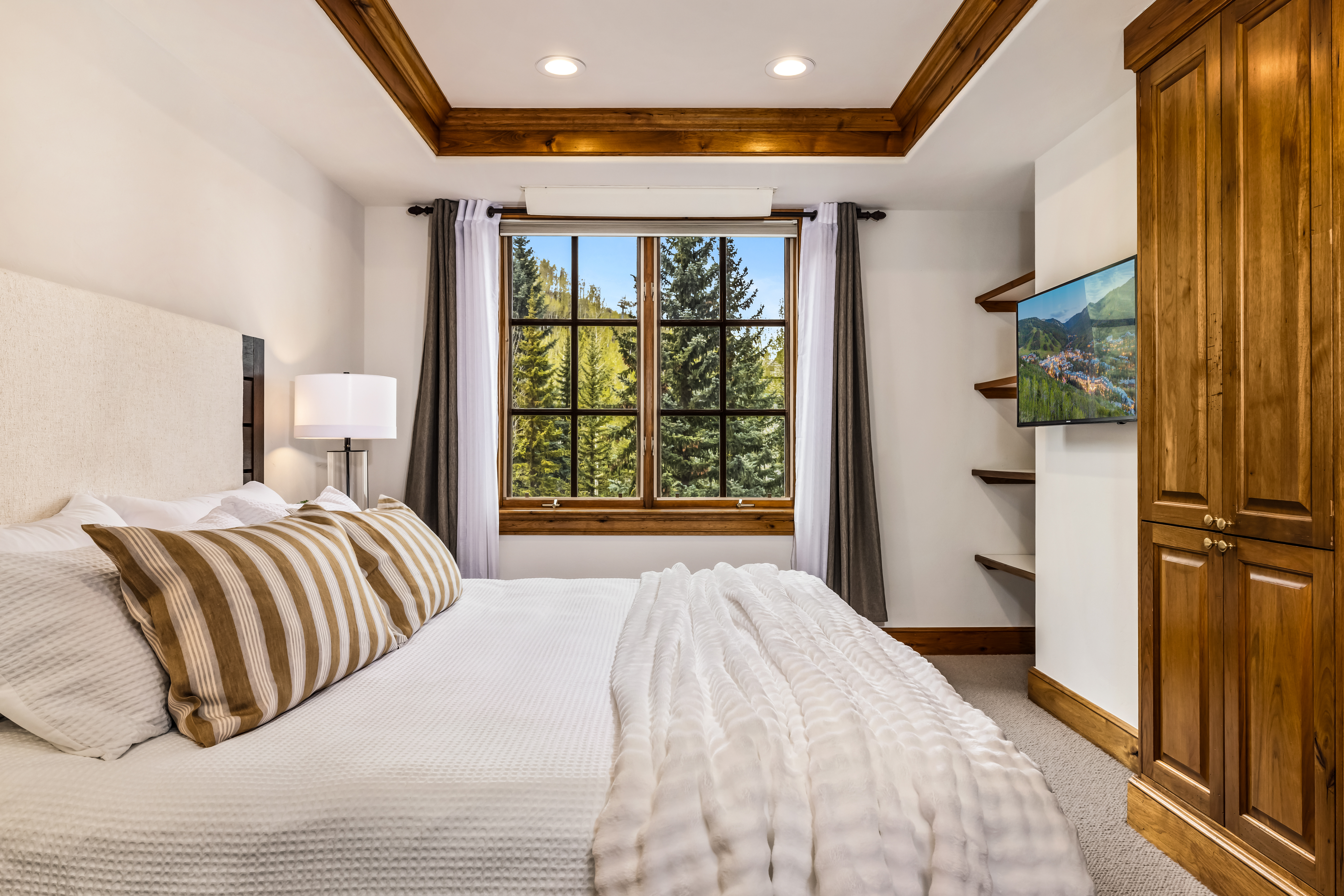  Beaver Creek 2-bedroom retreat with soft alpine light drifting in - 物件實景