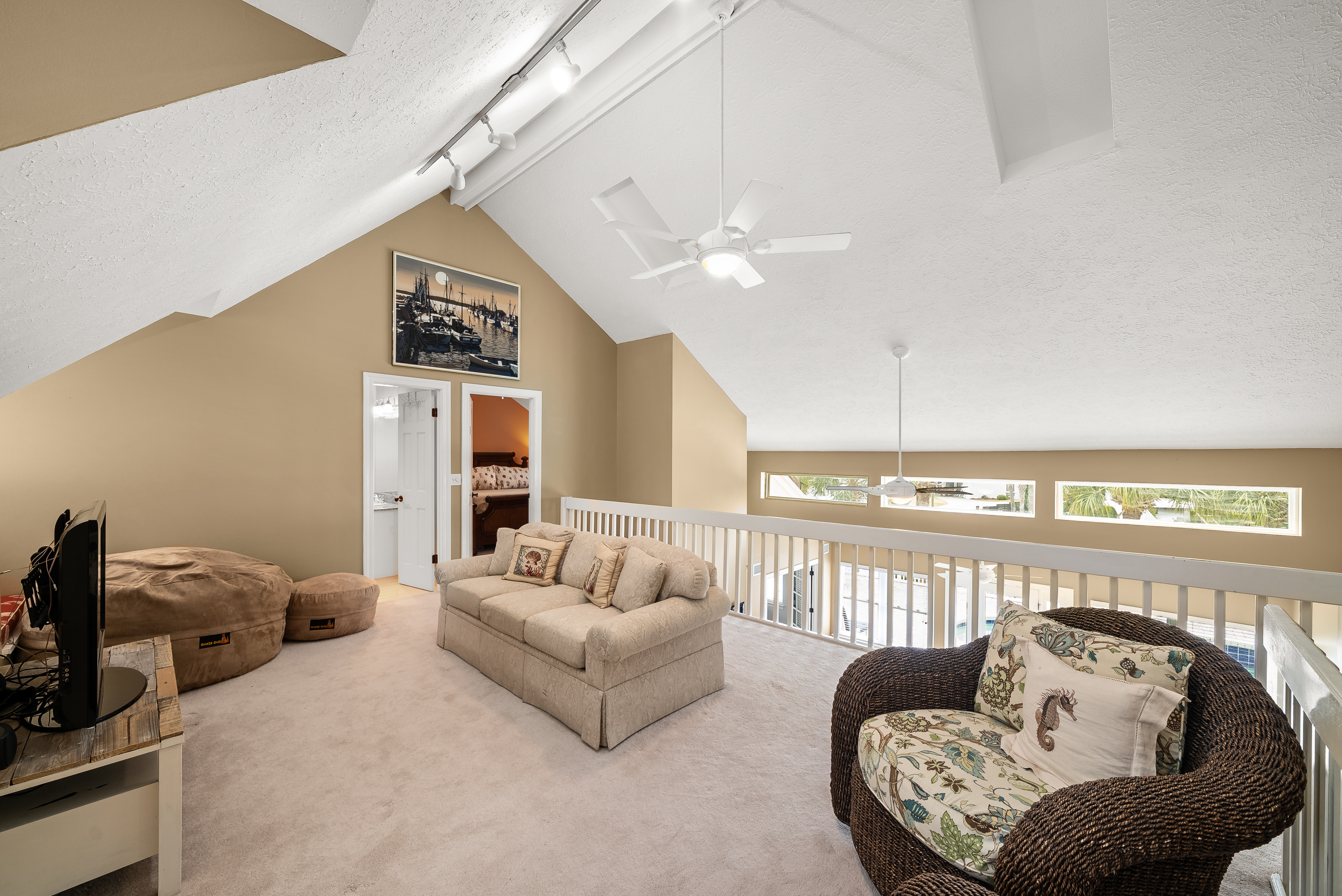  Thoughtfully-Designed Waterfront Retreat With Gulf And Bay Access - 物件實景