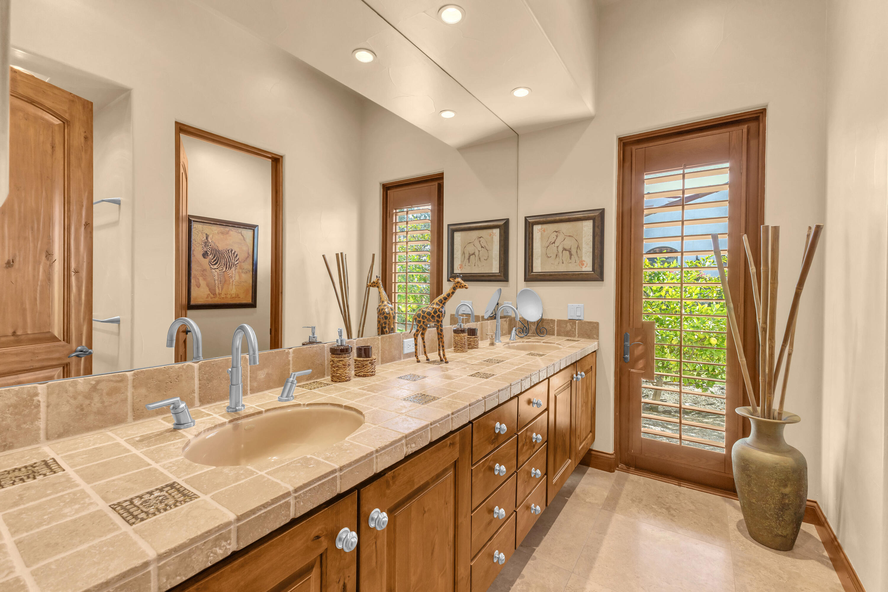 Indio, California, 92203, United States, 5 Bedrooms Bedrooms, ,4 BathroomsBathrooms,Residential,For Sale,1992835