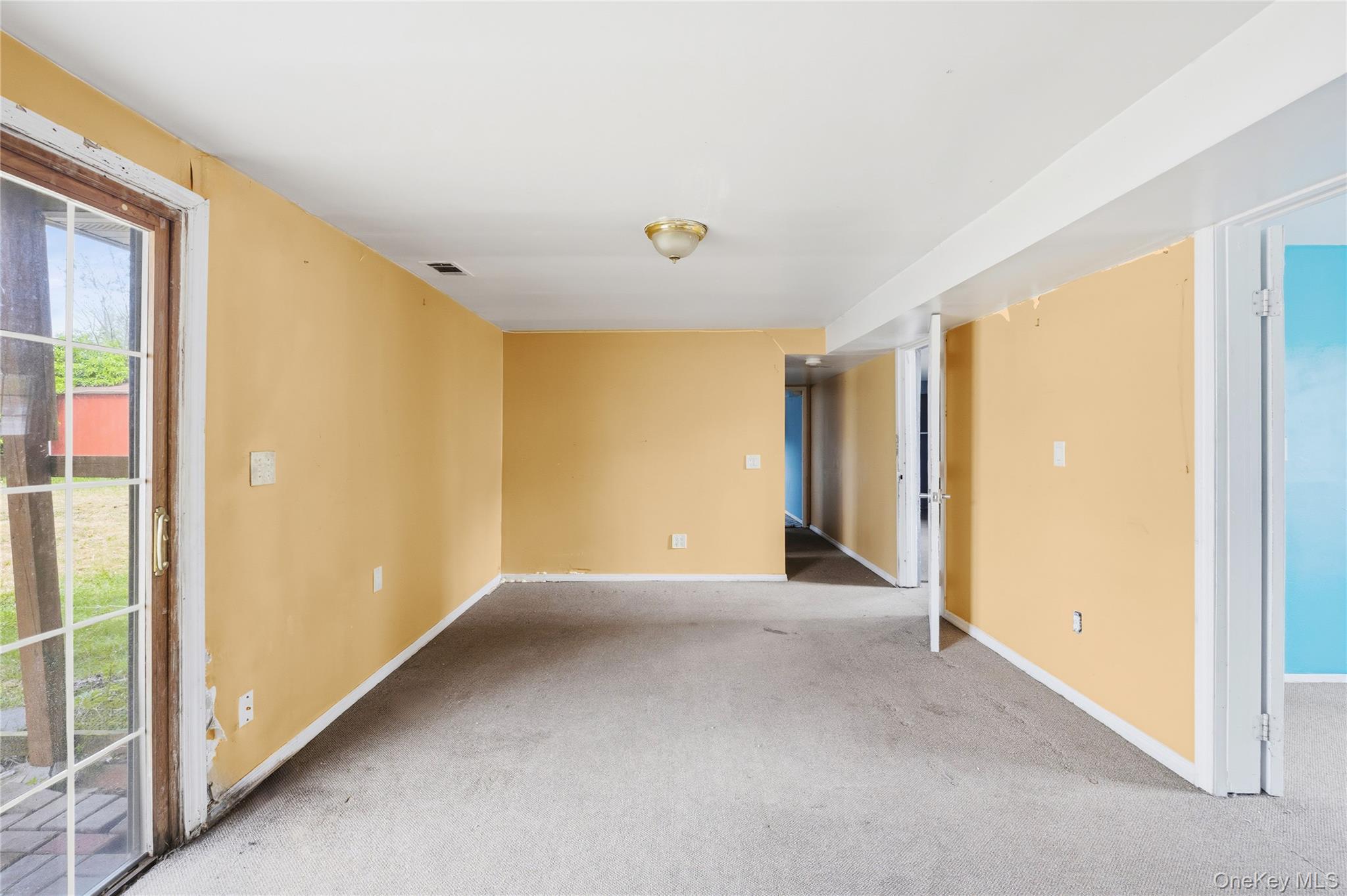 Selden, New York, 11784, United States, 5 Bedrooms Bedrooms, ,2 BathroomsBathrooms,Residential,For Sale,2049054
