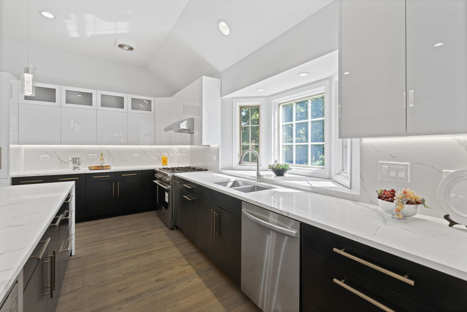 Oak Brook, Illinois, 60523, United States, 7 Bedrooms Bedrooms, ,5 BathroomsBathrooms,Residential,For Sale,1990925