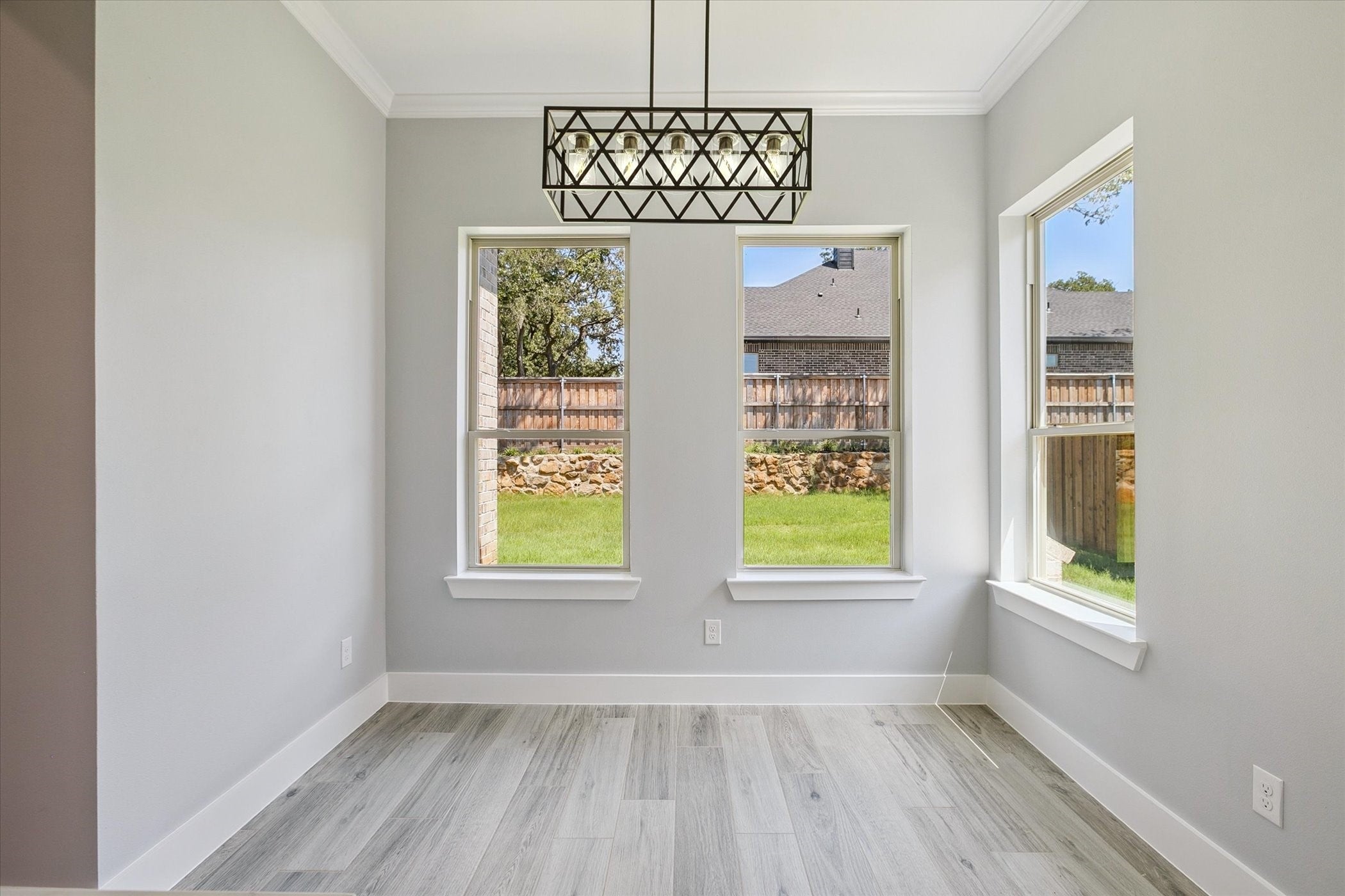 Arlington, Texas, 76012, United States, 4 Bedrooms Bedrooms, ,3 BathroomsBathrooms,Residential,For Sale,1974791