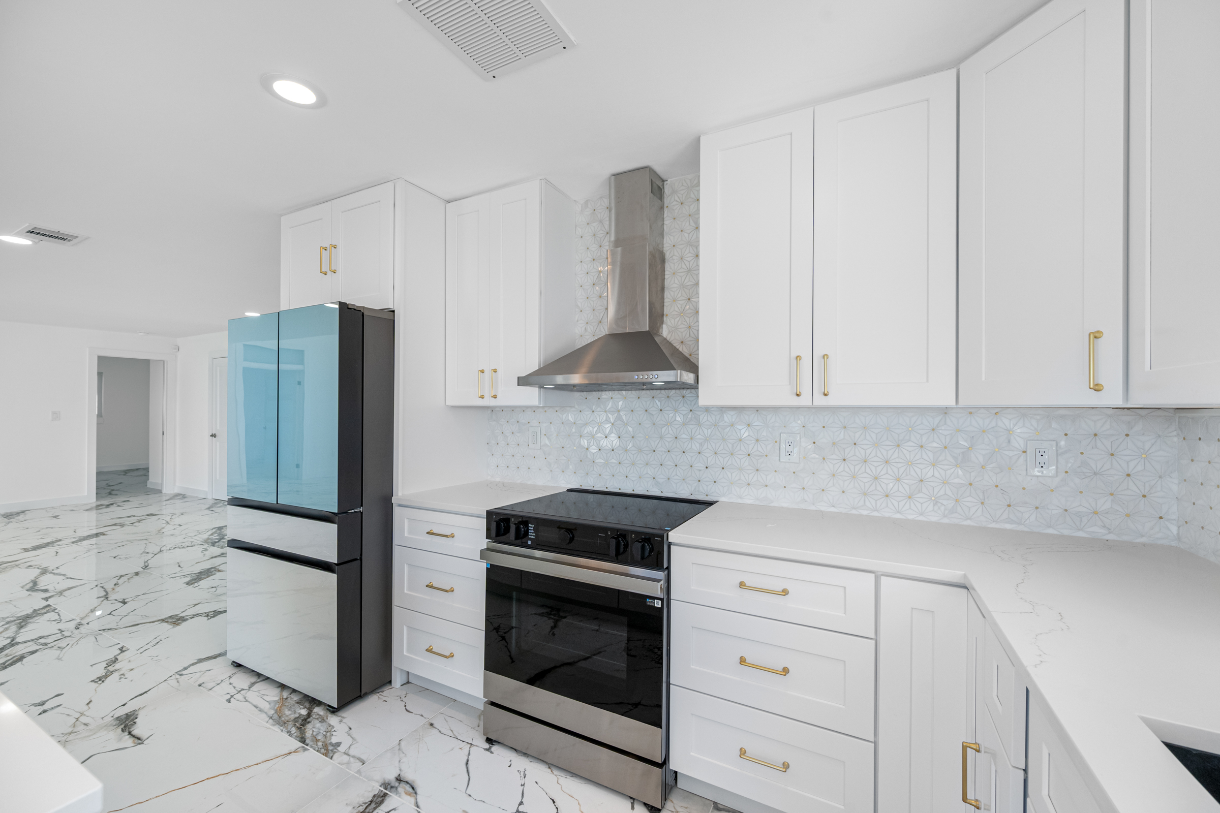 Treasure Island, Florida, 33706, United States, 3 Bedrooms Bedrooms, ,2 BathroomsBathrooms,Residential,For Sale,1990386