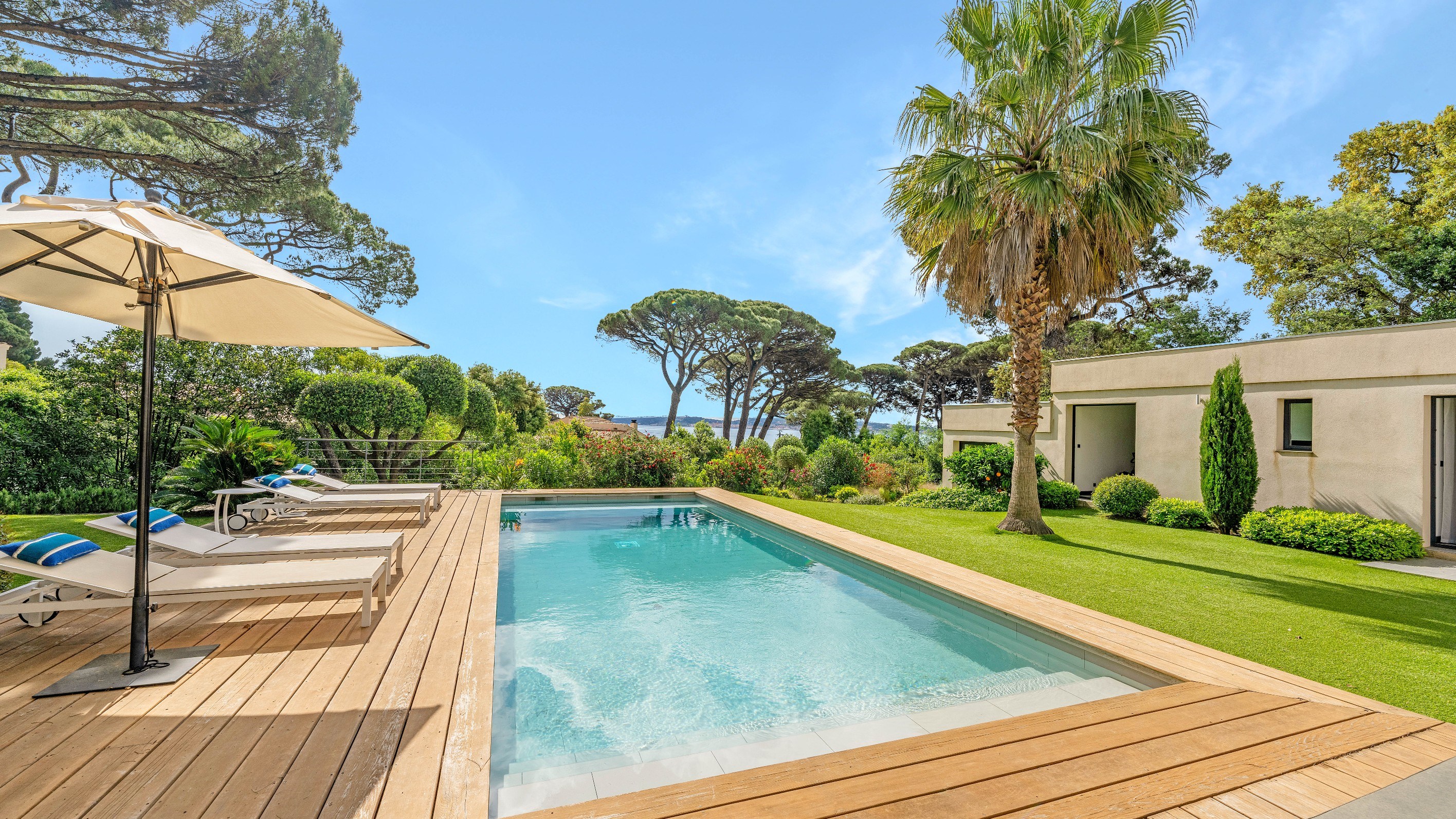  Sole agents - Contemporary villa for sale in Grimaud with sea view and pool - 物件實景