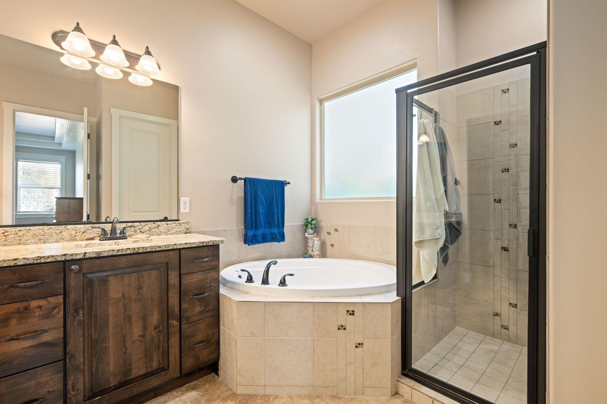 St George, Utah, 84790, United States, 6 Bedrooms Bedrooms, ,4 BathroomsBathrooms,Residential,For Sale,1981692