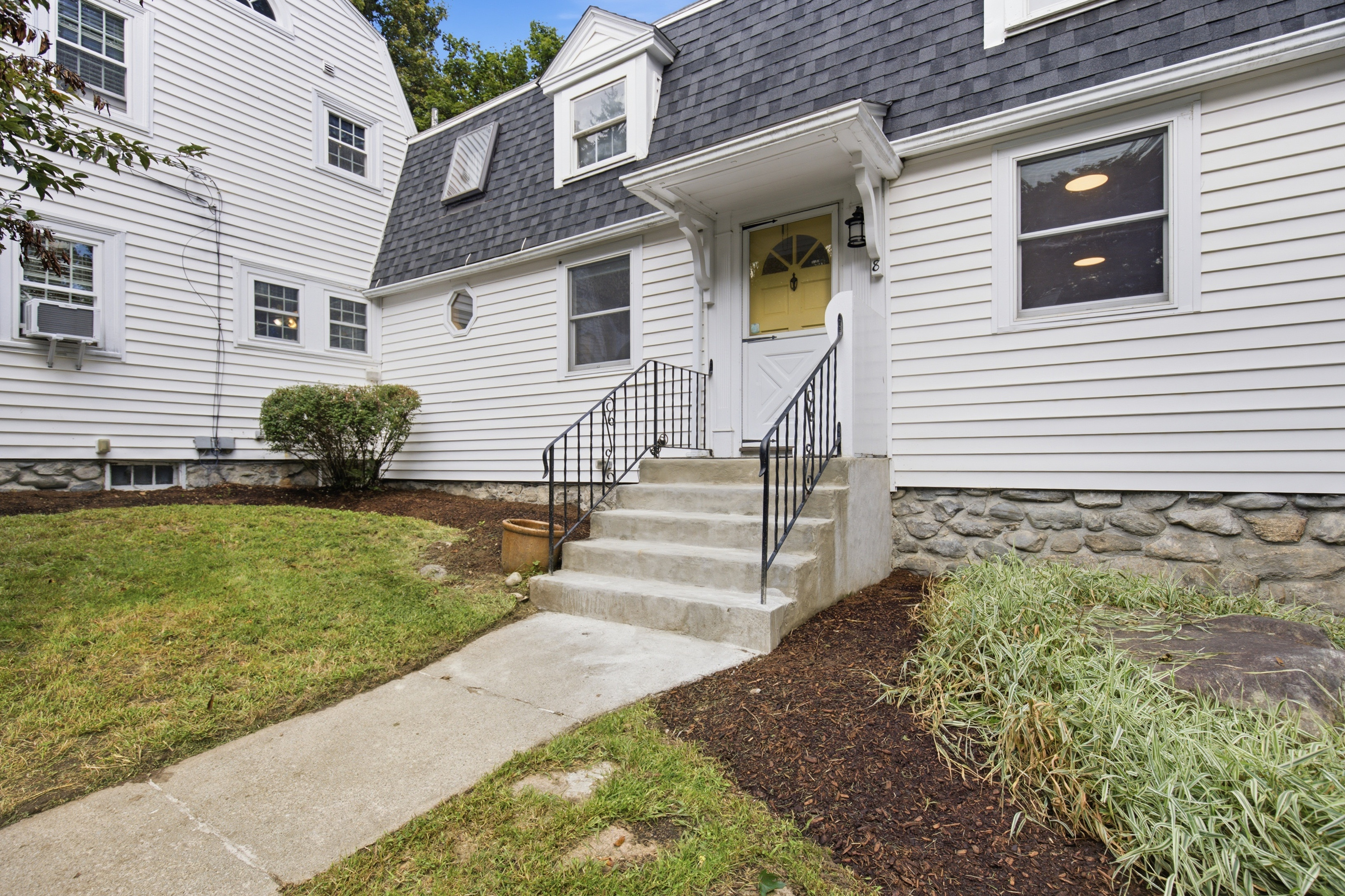  6-8 Center Pl, Stow, MA 01775 - 物件實景
