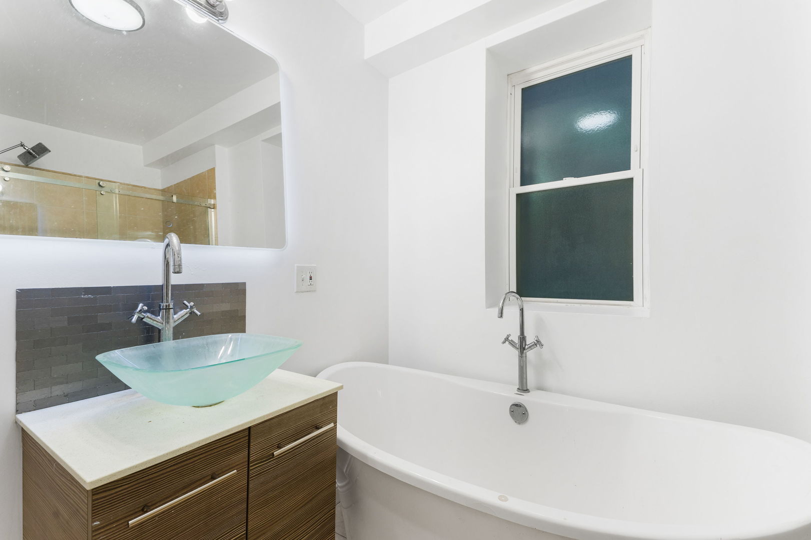 Chicago, Illinois, 60623, United States, 10 Bedrooms Bedrooms, ,Residential,For Sale,1997118