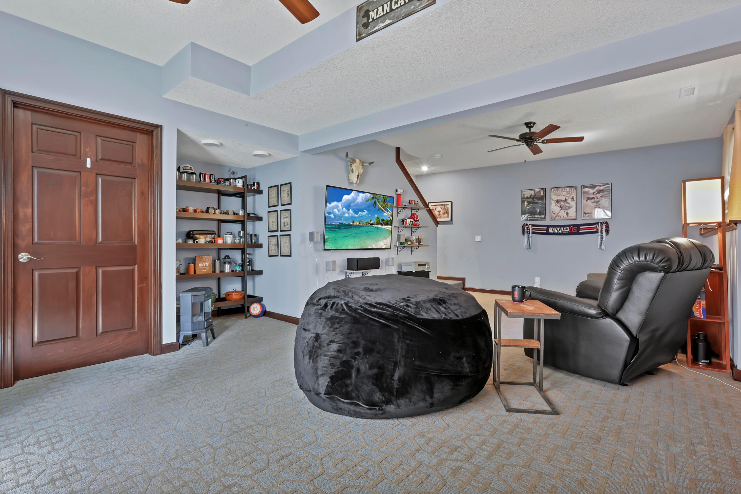Newark, Ohio, 43055, United States, 4 Bedrooms Bedrooms, ,3 BathroomsBathrooms,Residential,For Sale,1928716