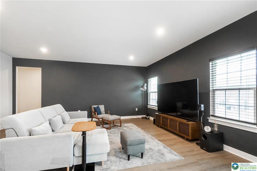 Catasauqua, Pennsylvania, 18032, United States, 5 Bedrooms Bedrooms, ,5 BathroomsBathrooms,Residential,For Sale,2008861