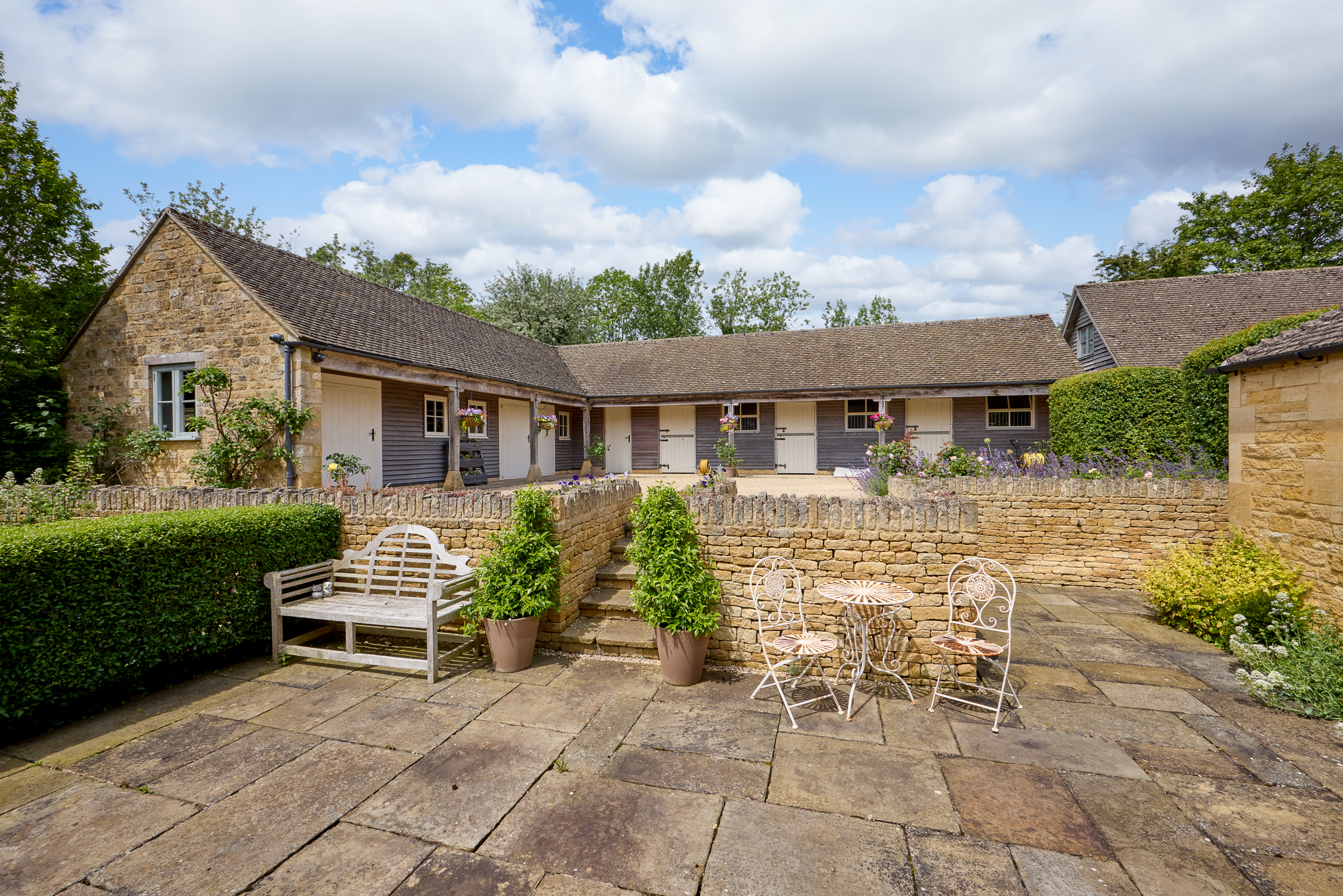  A Complete Cotswold Estate in One of Gloucestershire