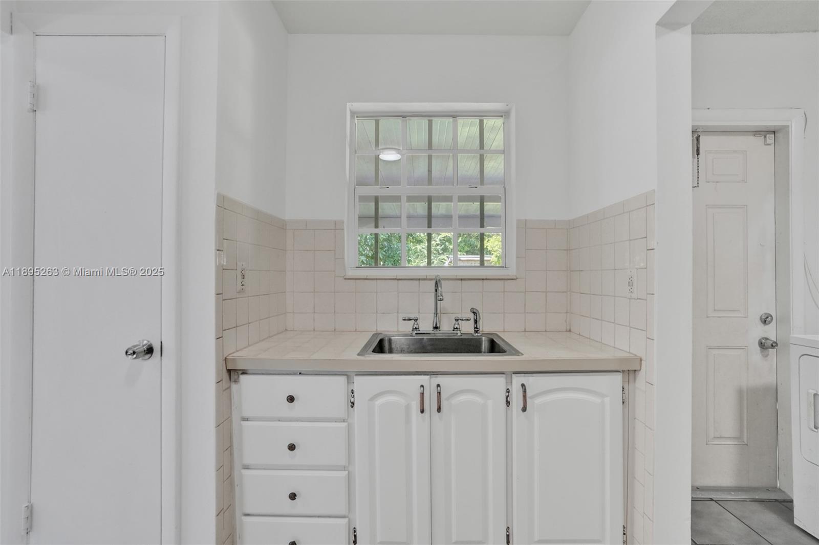 Miami, Florida, 33189, United States, 4 Bedrooms Bedrooms, ,2 BathroomsBathrooms,Residential,For Sale,1965129