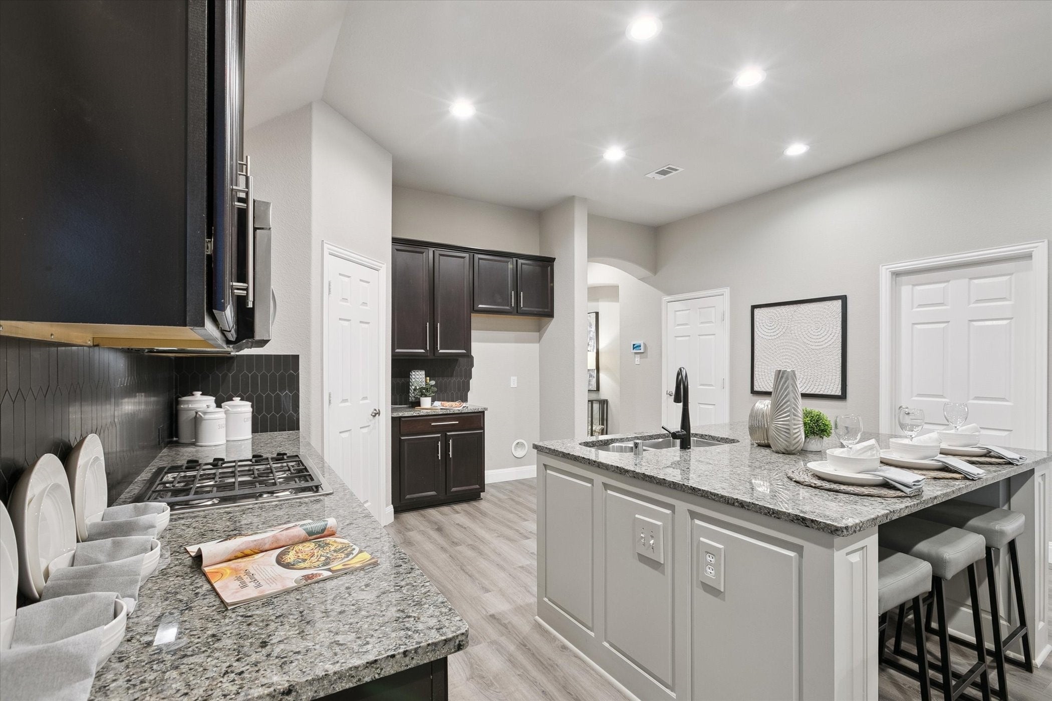 North Richland Hills, Texas, 76182, United States, 4 Bedrooms Bedrooms, ,2 BathroomsBathrooms,Residential,For Sale,1979641