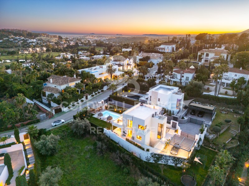 Marbella, Andalusia, ES, 5 Bedrooms Bedrooms, ,5 BathroomsBathrooms,Residential,For Sale,1766587