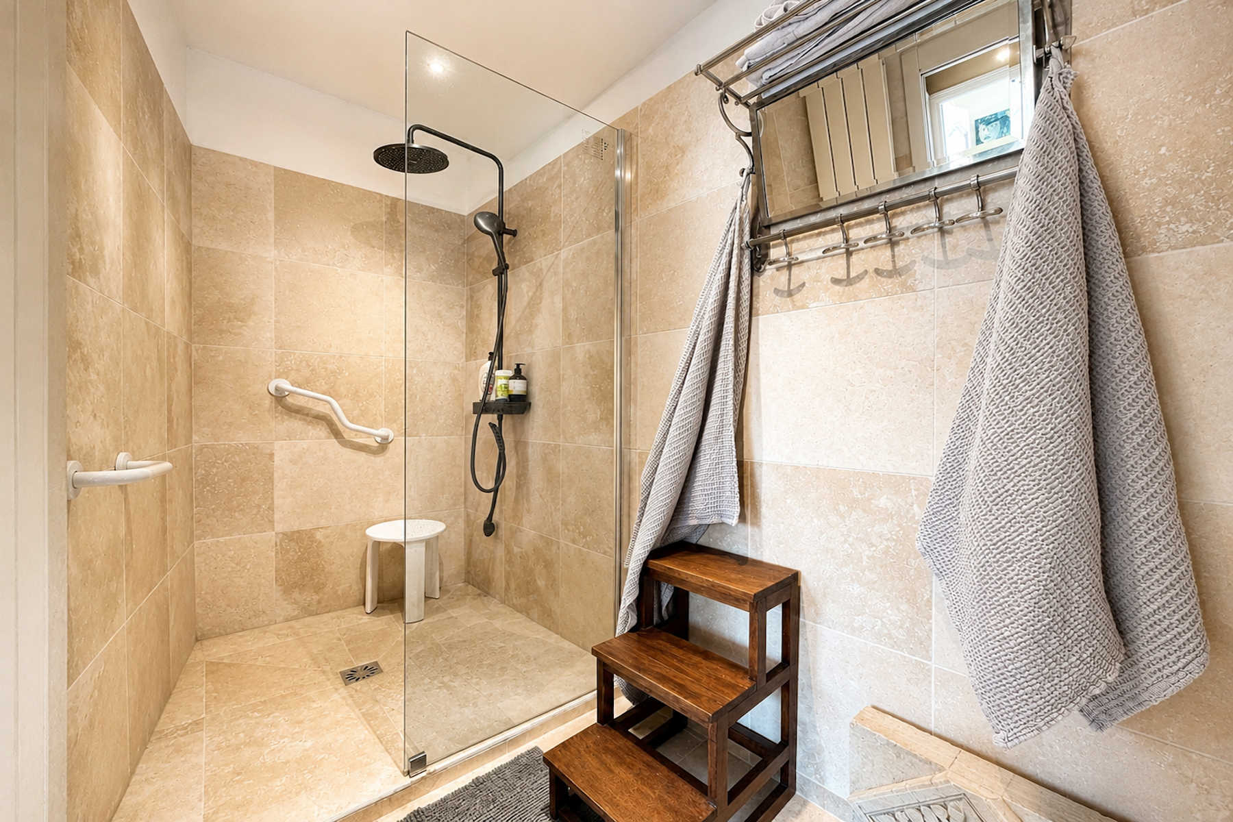  Exceptional Apartment with Garden Terrace in a Historic Mansion in Uzès - 物件實景