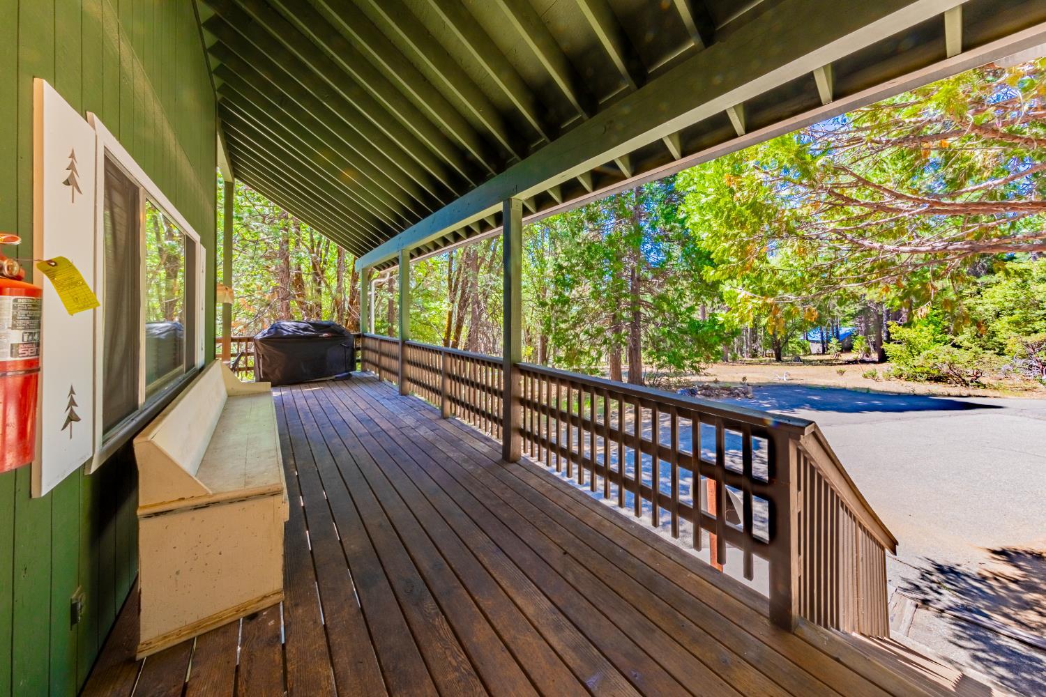 Yosemite, California, 95389, United States, 5 Bedrooms Bedrooms, ,4 BathroomsBathrooms,Residential,For Sale,1975650