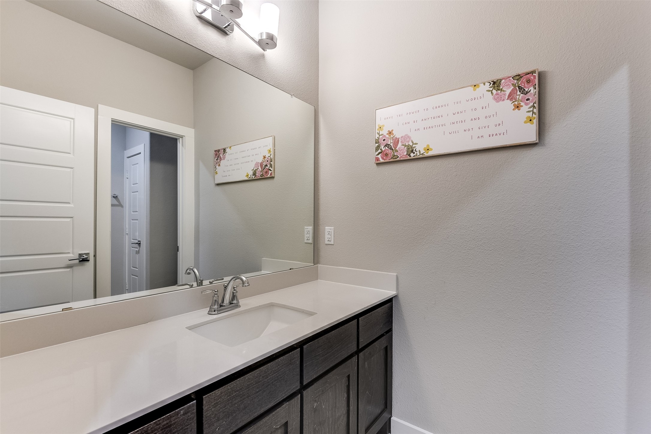 Waxahachie, Texas, 75165, United States, 4 Bedrooms Bedrooms, ,3 BathroomsBathrooms,Residential,For Sale,1925624