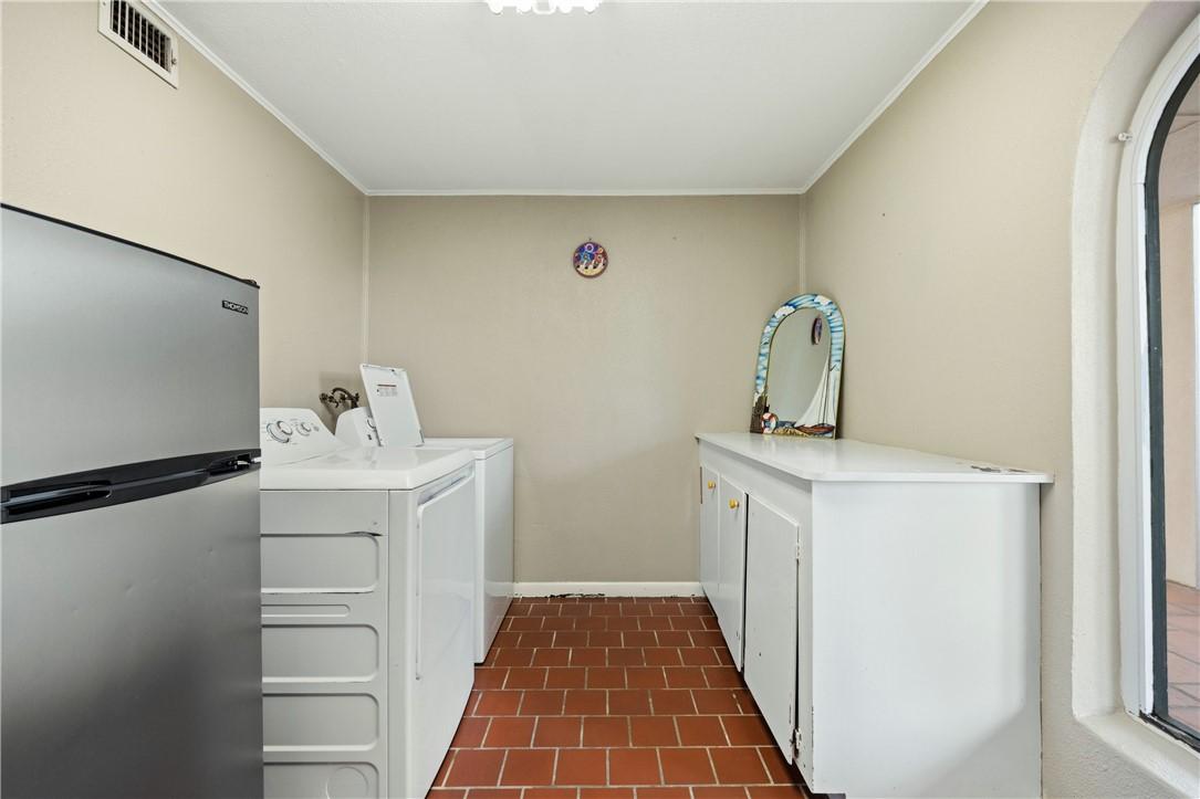 Rockport, Texas, 78382, United States, 4 Bedrooms Bedrooms, ,3 BathroomsBathrooms,Residential,For Sale,1691241