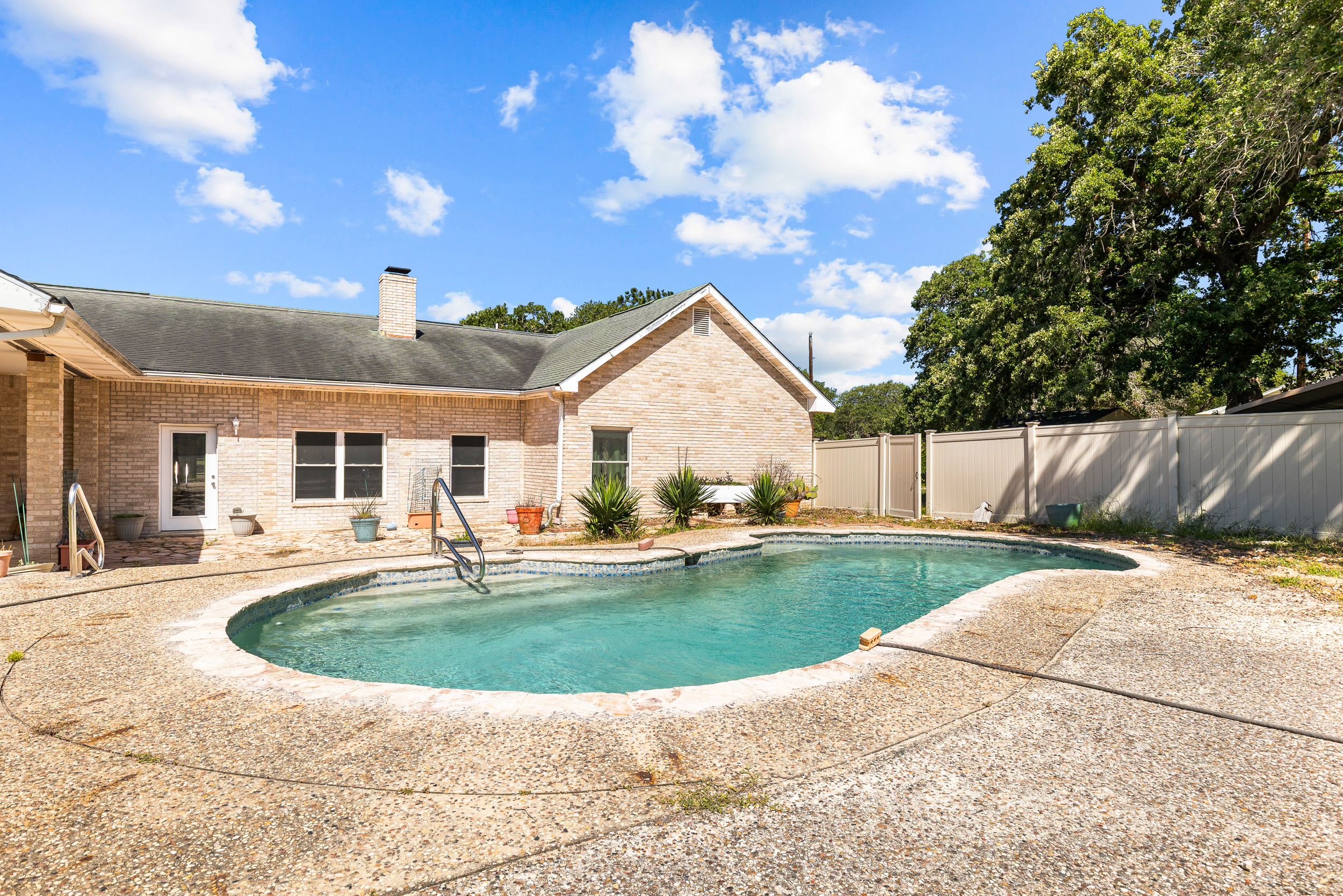 Adkins, Texas, 78101, United States, 4 Bedrooms Bedrooms, ,2 BathroomsBathrooms,Residential,For Sale,1979790