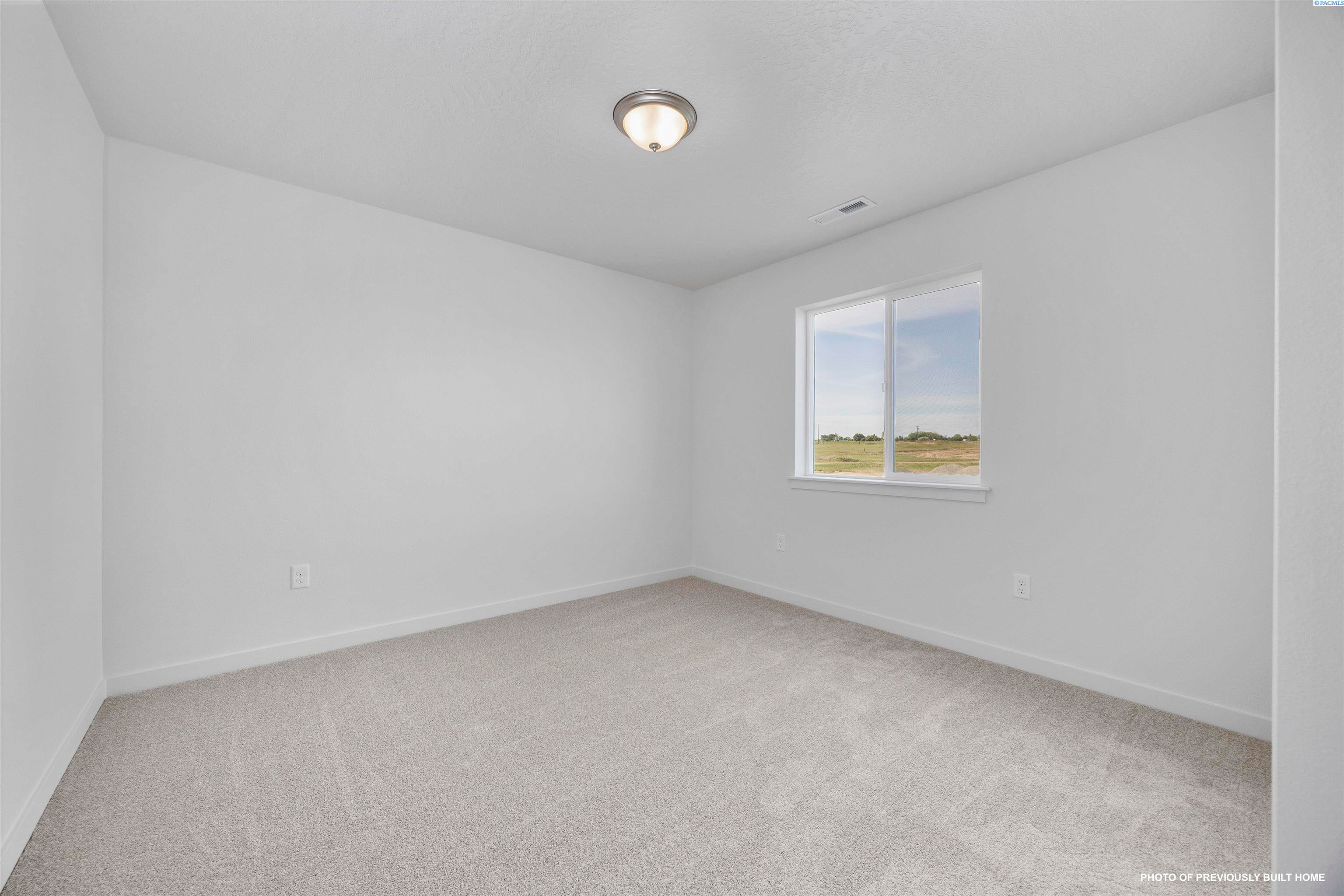 Prosser, Washington, 99350, United States, 5 Bedrooms Bedrooms, ,3 BathroomsBathrooms,Residential,For Sale,1924139