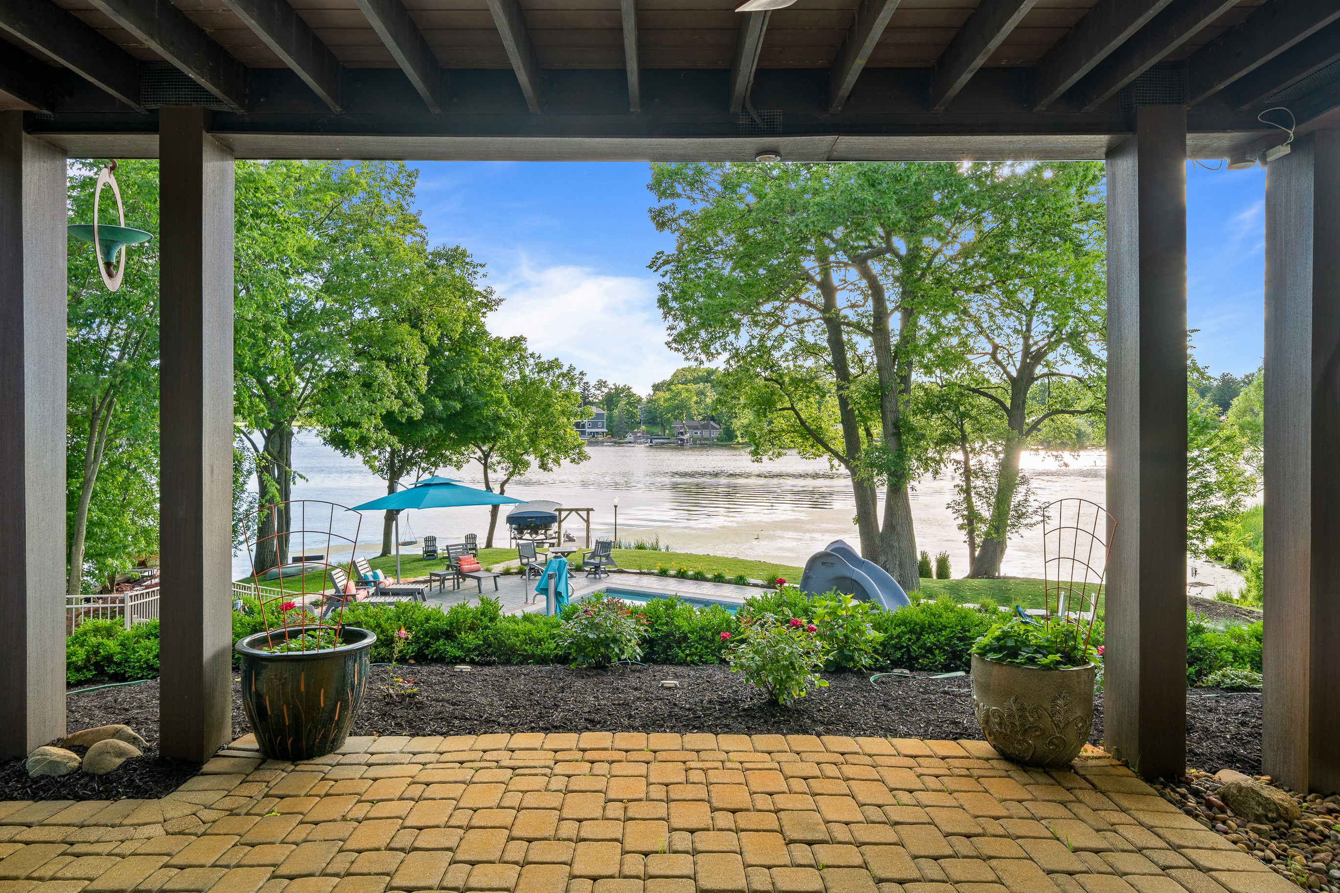  The Pinnacle of Luxury Living: 2.3-Acre Private Tichigan Lake Estate - 物件實景