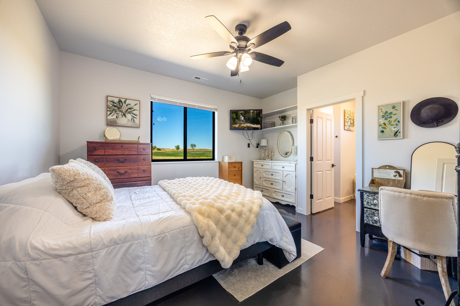 Sheridan, Wyoming, 82801, United States, 3 Bedrooms Bedrooms, ,2 BathroomsBathrooms,Residential,For Sale,1983795