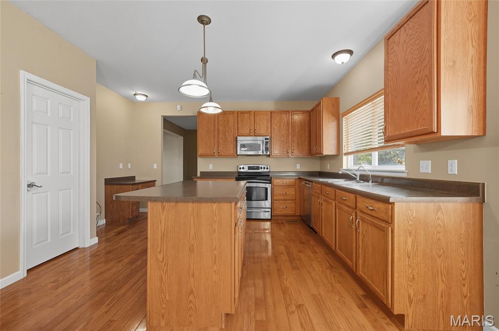 Eureka, Missouri, 63025, United States, 4 Bedrooms Bedrooms, ,3 BathroomsBathrooms,Residential,For Sale,1955087