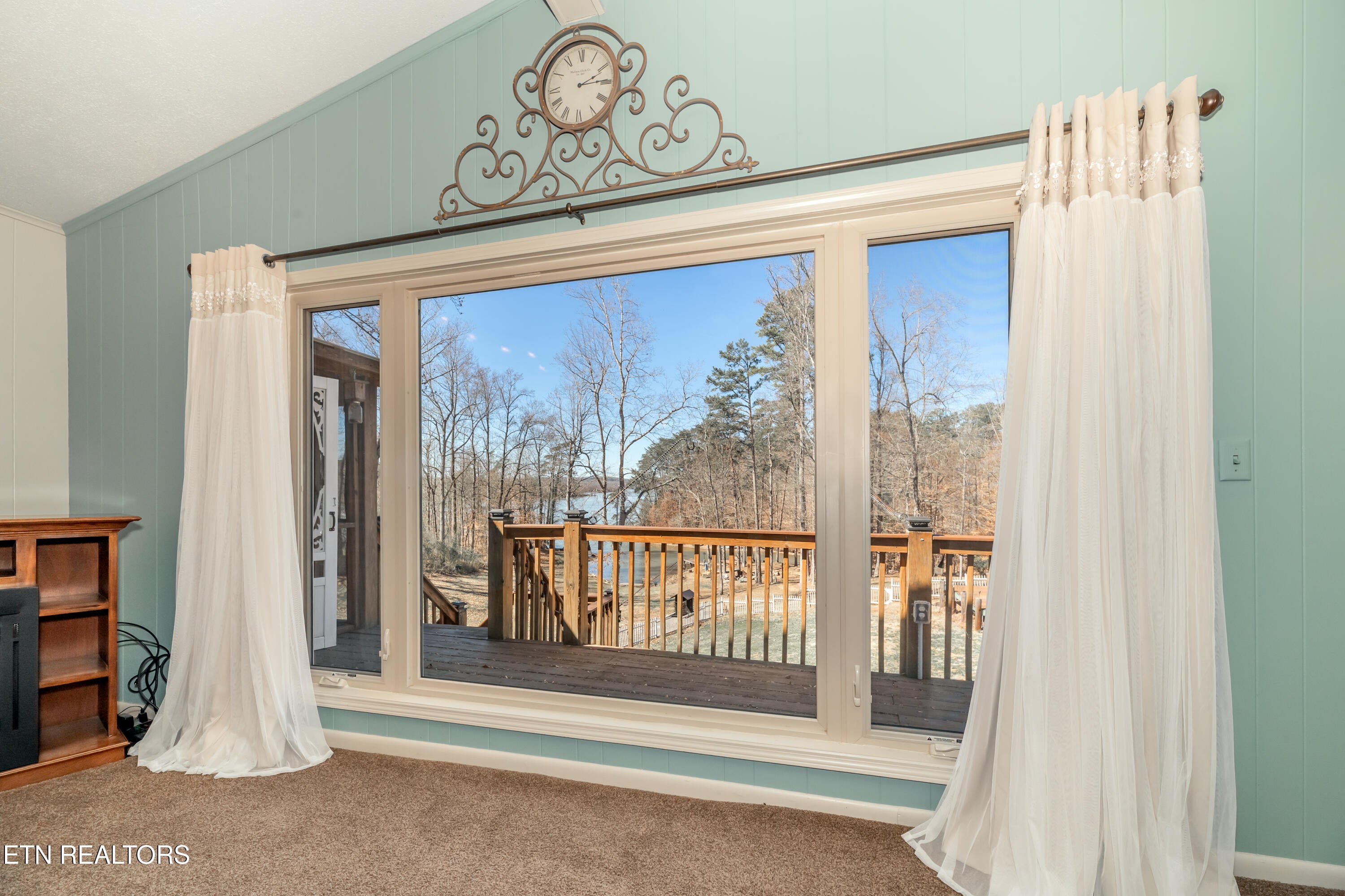 Kingston, Tennessee, 37763, United States, 4 Bedrooms Bedrooms, ,2 BathroomsBathrooms,Residential,For Sale,1850239
