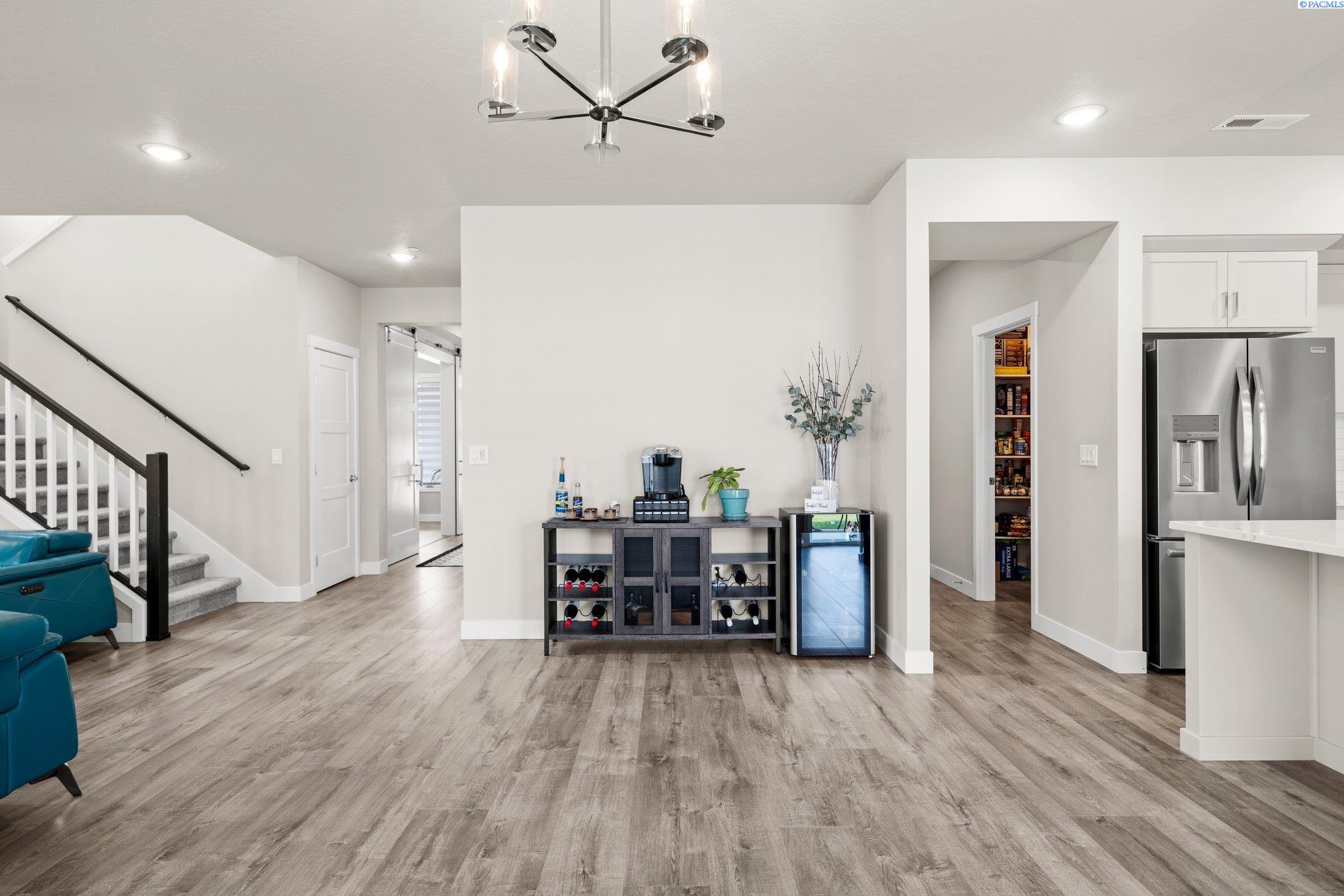 Richland, Washington, 99352, United States, 4 Bedrooms Bedrooms, ,3 BathroomsBathrooms,Residential,For Sale,1766323