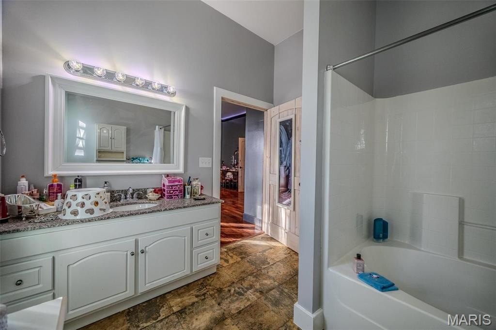 Lebanon, Missouri, 65536, United States, 4 Bedrooms Bedrooms, ,4 BathroomsBathrooms,Residential,For Sale,1976703