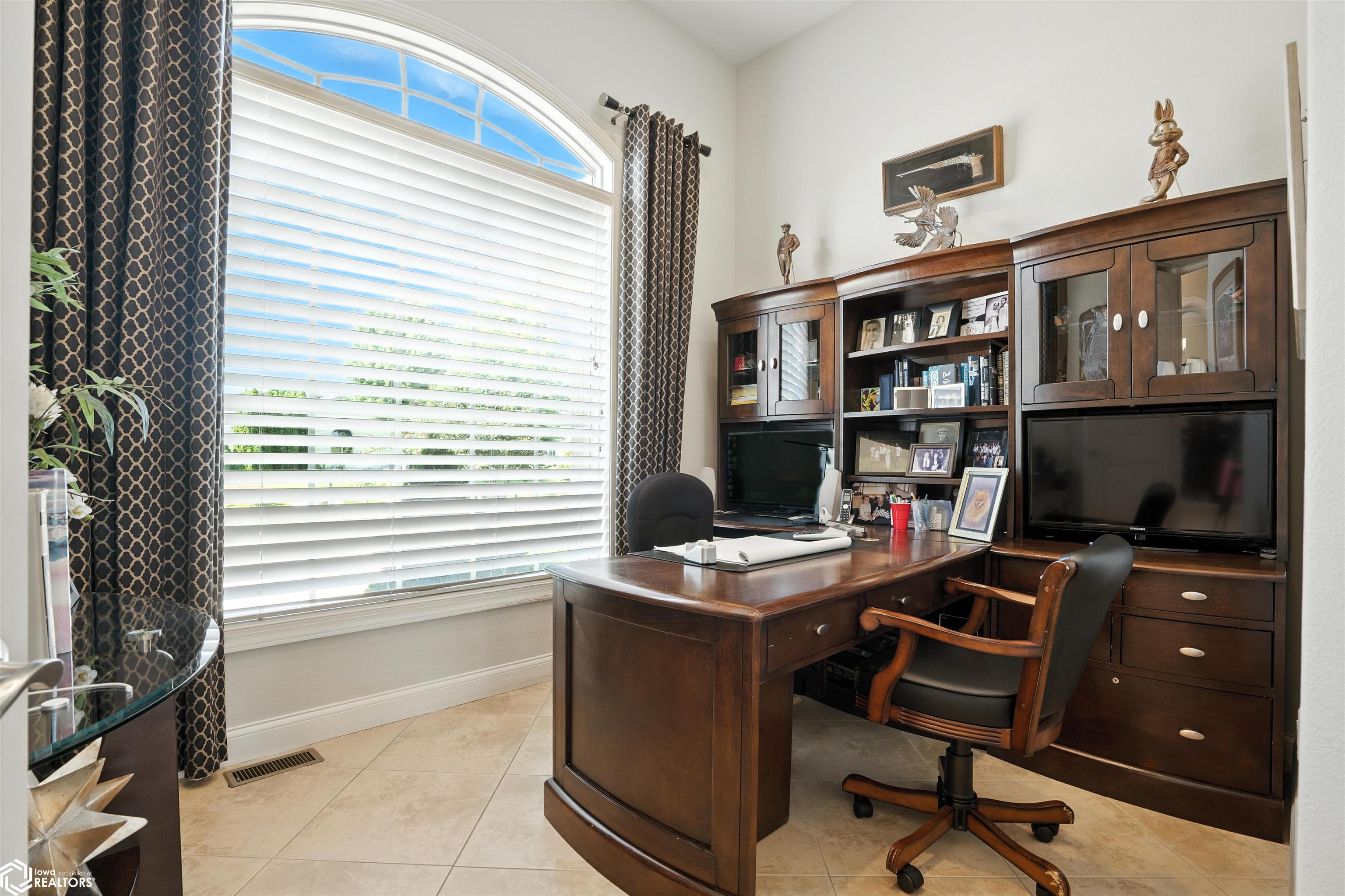 Burlington, Iowa, 52601, United States, 4 Bedrooms Bedrooms, ,5 BathroomsBathrooms,Residential,For Sale,1975547