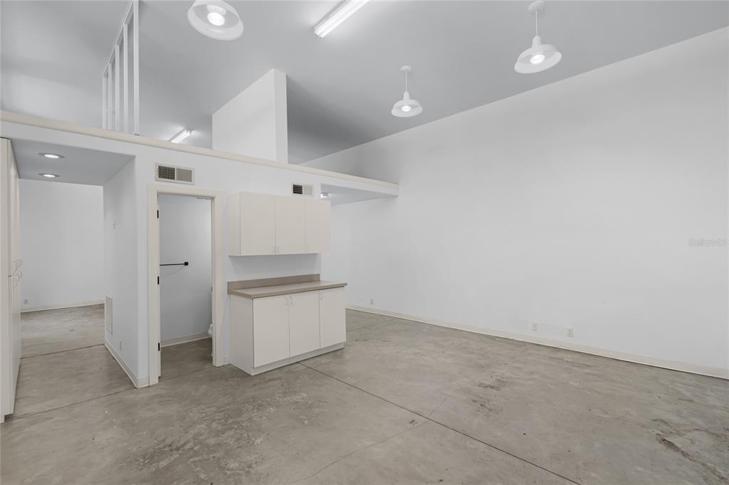 Orlando, Florida, 32806, United States, 3 Bedrooms Bedrooms, ,4 BathroomsBathrooms,Residential,For Sale,1927434