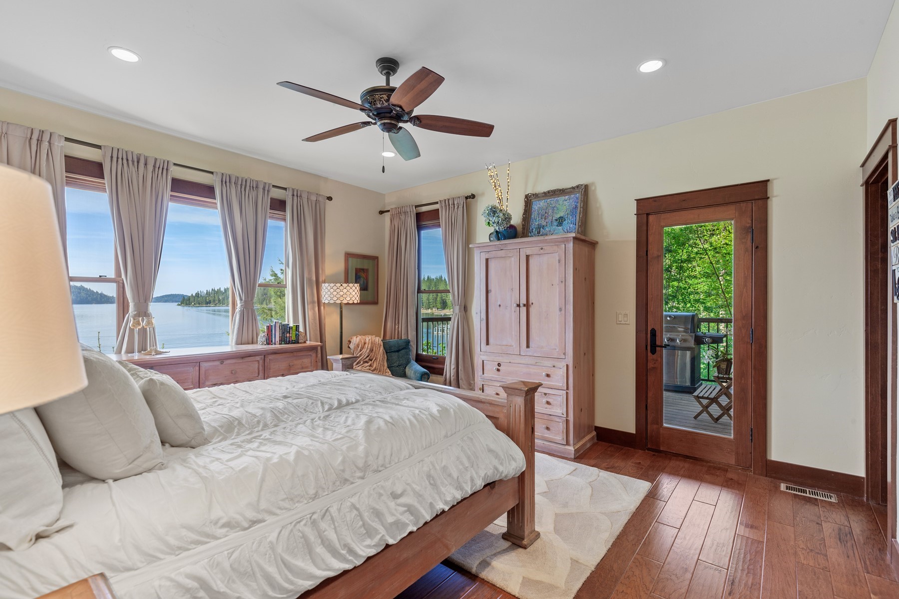  Spectacular Waterfront Custom Craftsman - 物件實景