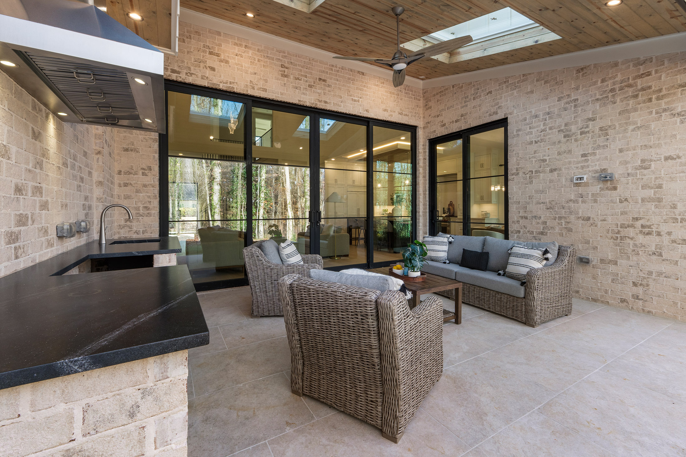  The Epitome of Alpharetta Luxury: Transitional Masterpiece in Garden District - 物件實景