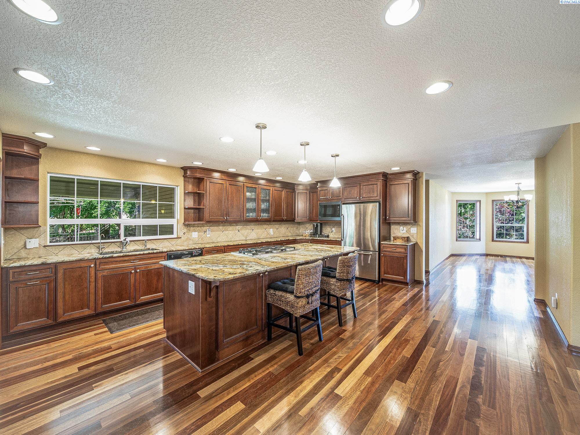 Yakima, Washington, 98908-0000, United States, 4 Bedrooms Bedrooms, ,2 BathroomsBathrooms,Residential,For Sale,1827891