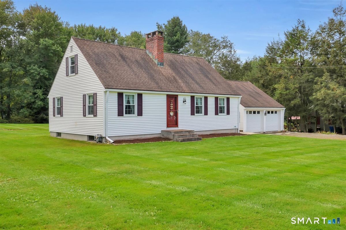 Bush Hill Rd, Manchester, CT 06040