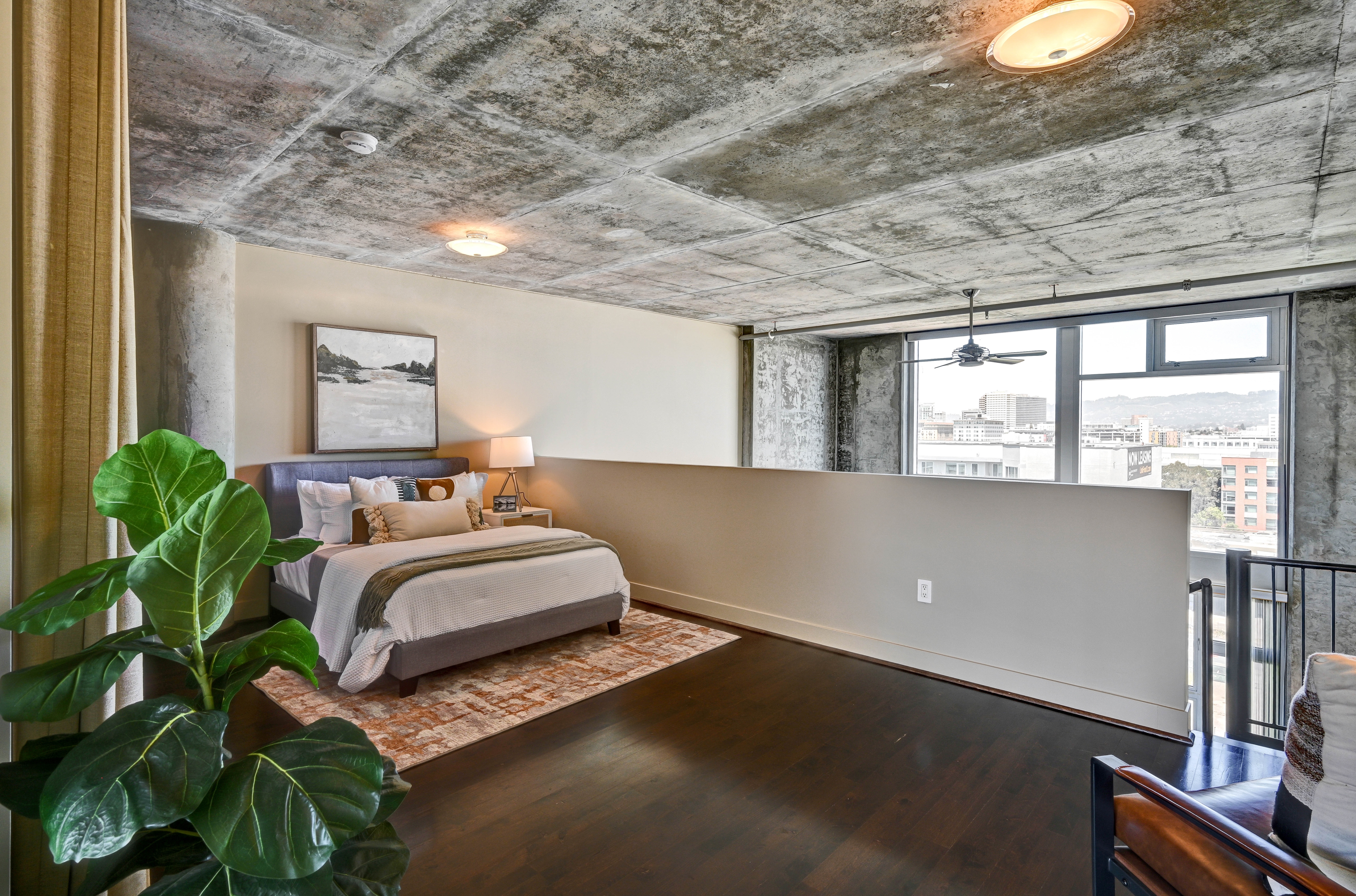  Sophisticated Penthouse Loft with Private Patio in Vibrant Jack London Square - 物件實景