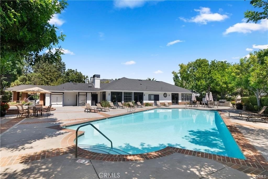 Aliso Viejo, California, 92656, United States, 2 Bedrooms Bedrooms, ,2 BathroomsBathrooms,Residential,For Sale,1901235