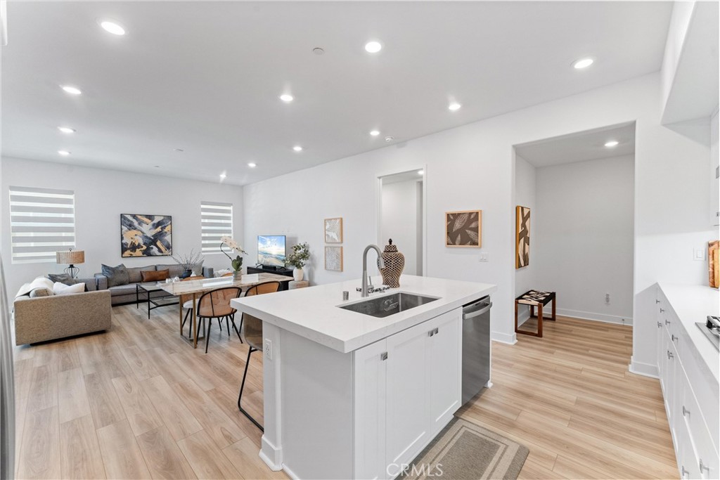 Irvine, California, 92618, United States, 2 Bedrooms Bedrooms, ,2 BathroomsBathrooms,Residential,For Sale,1988212