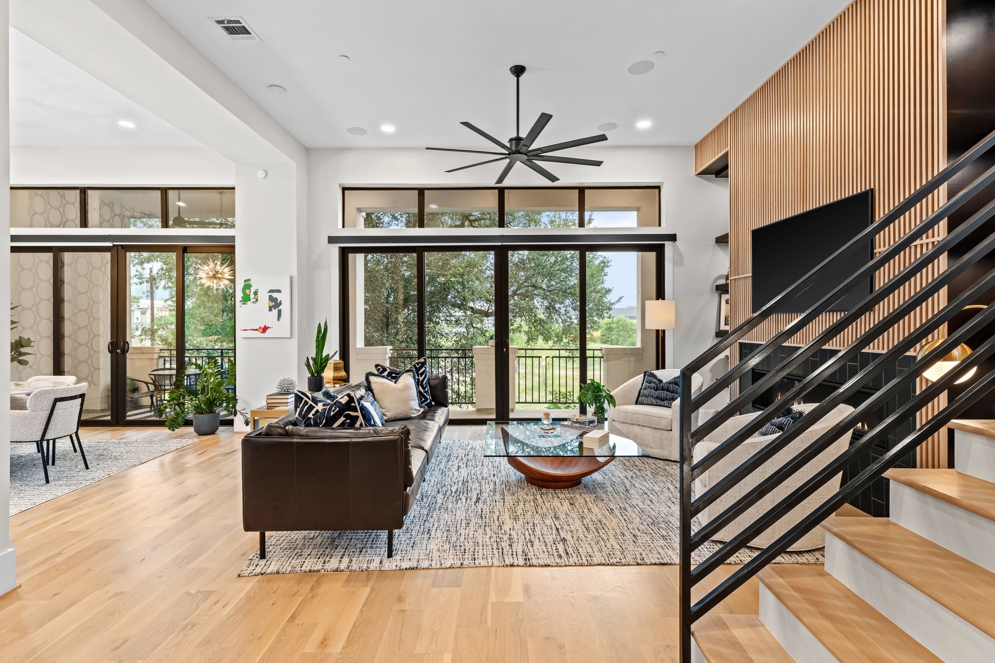  611 N Live Oak Street - 物件實景