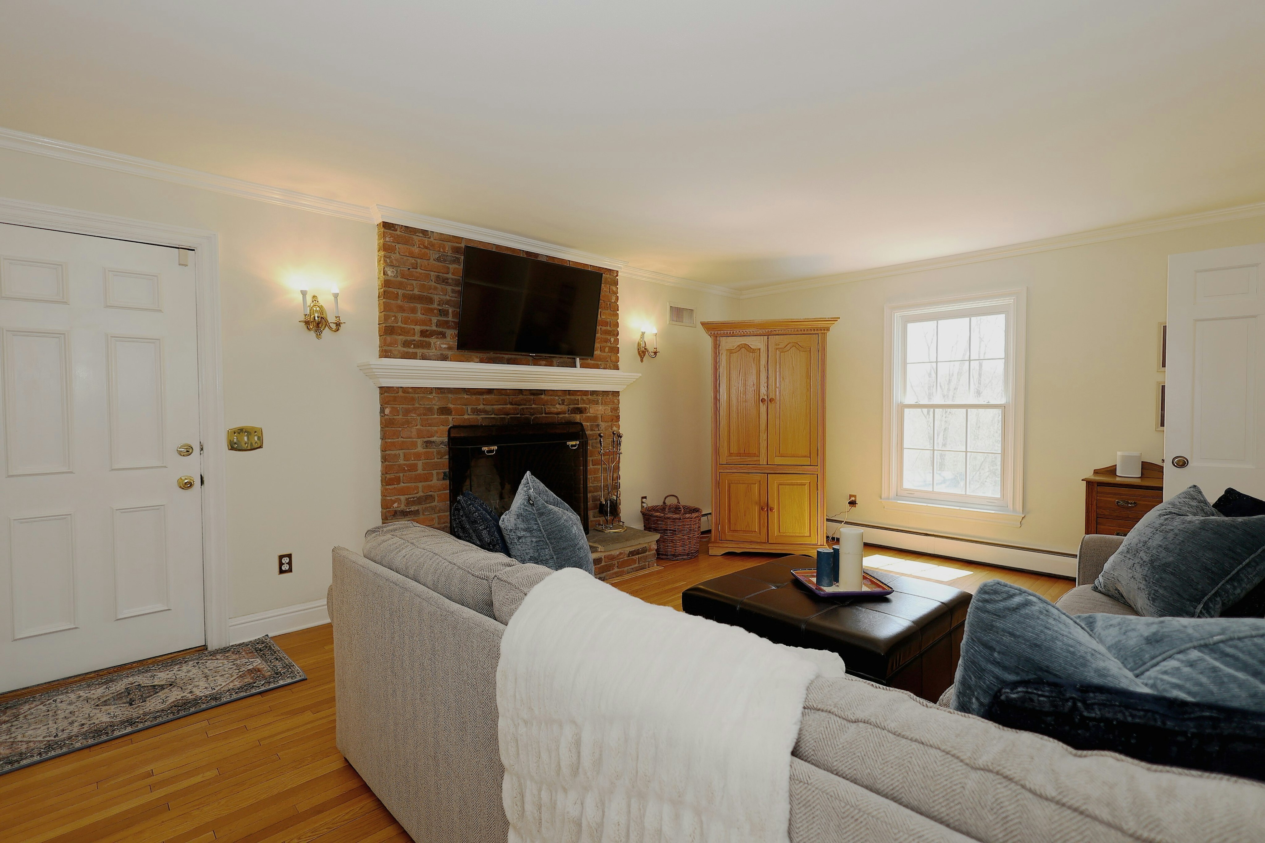  Classic New England Colonial - 物件實景