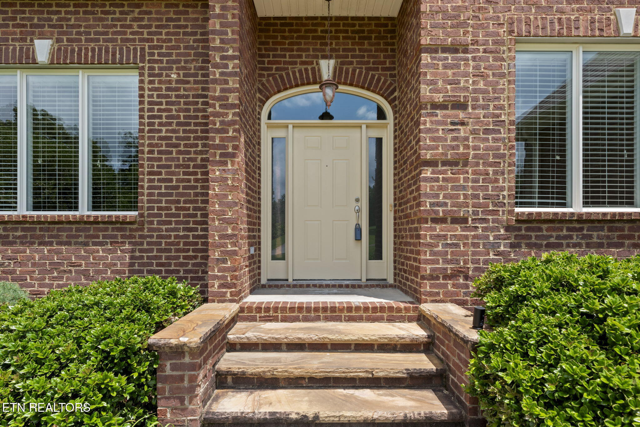 Kingston, Tennessee, 37763, United States, 3 Bedrooms Bedrooms, ,4 BathroomsBathrooms,Residential,For Sale,1885979