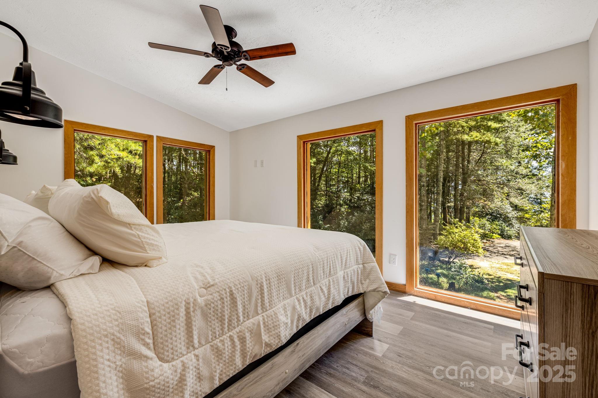 Little Switzerland, North Carolina, 28752, United States, 3 Bedrooms Bedrooms, ,3 BathroomsBathrooms,Residential,For Sale,1949808