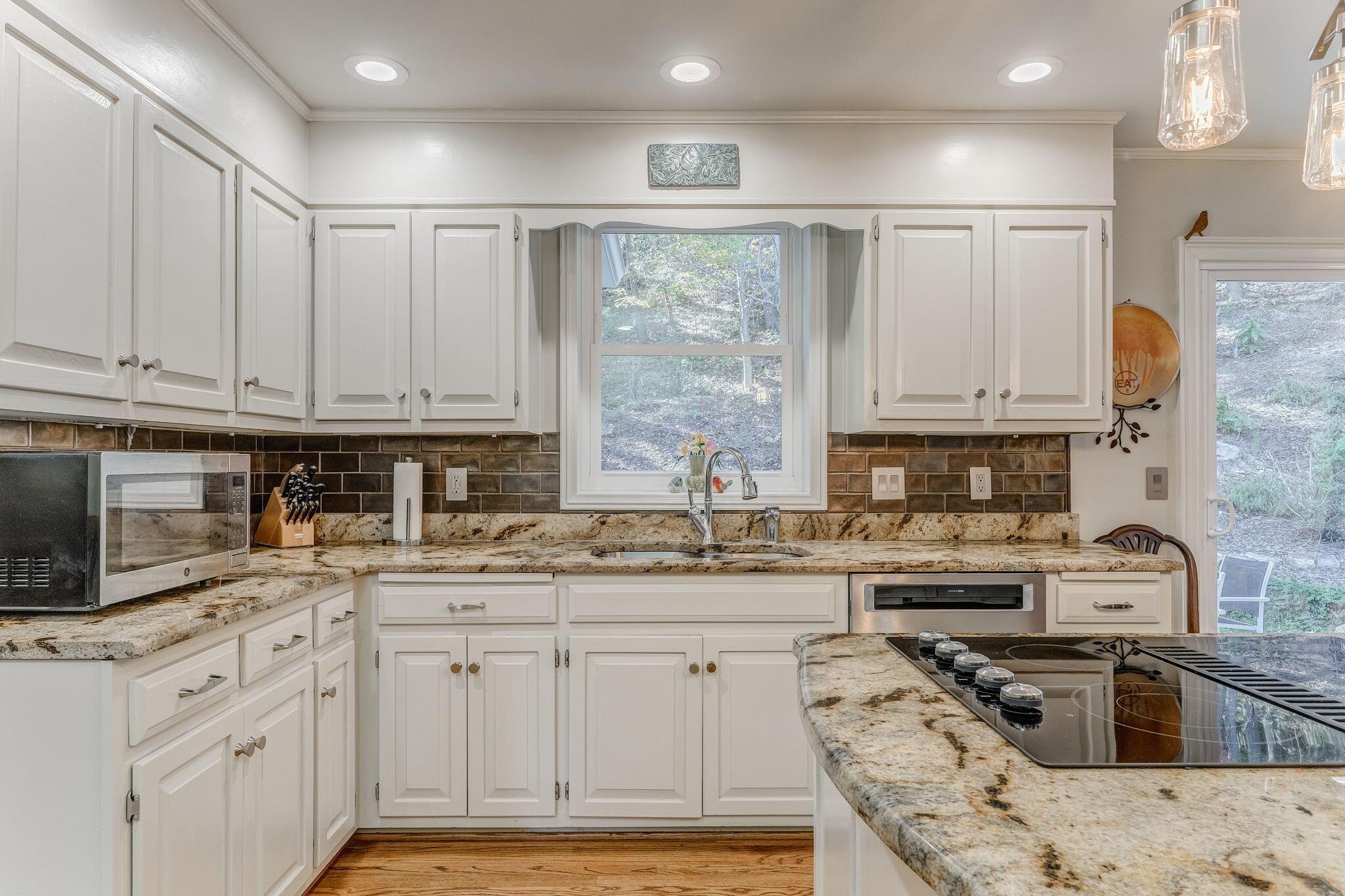 Dalton, Georgia, 30720, United States, 4 Bedrooms Bedrooms, ,4 BathroomsBathrooms,Residential,For Sale,1998245