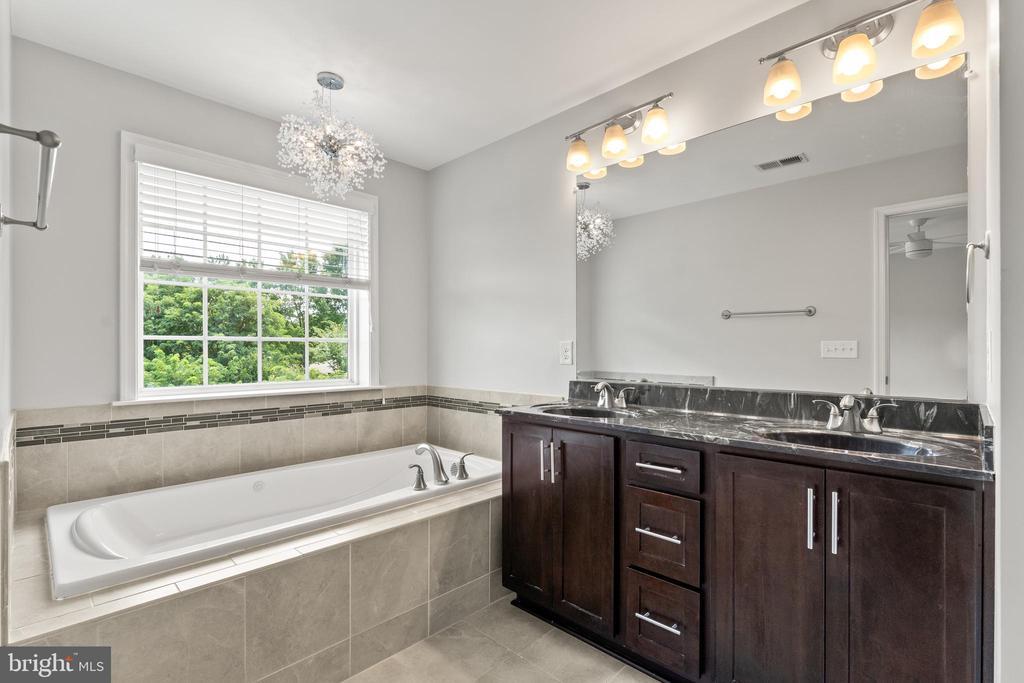 Fredericksburg, Virginia, 22401, United States, 4 Bedrooms Bedrooms, ,4 BathroomsBathrooms,Residential,For Sale,1827439