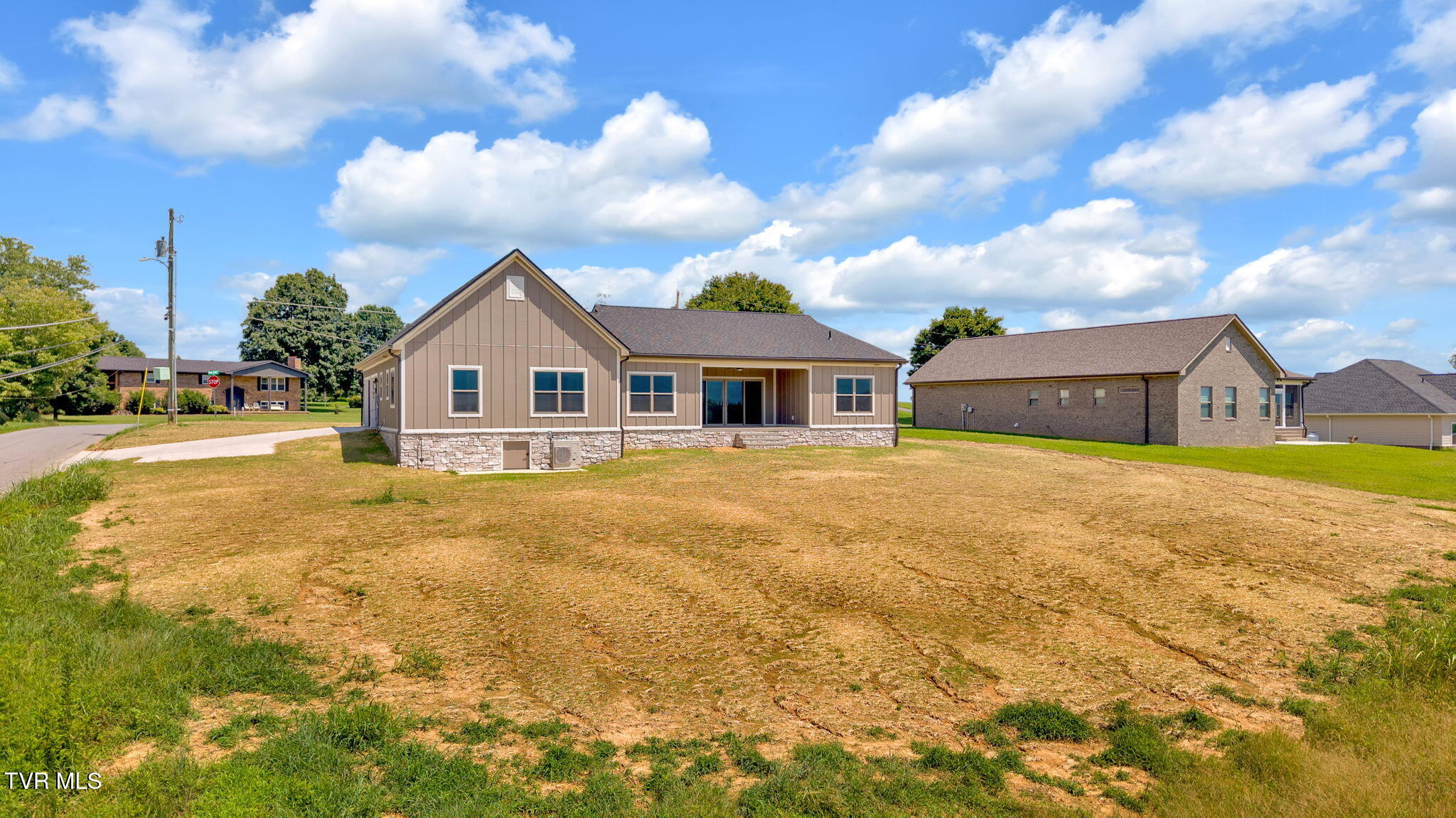 Greeneville, Tennessee, 37745, United States, 3 Bedrooms Bedrooms, ,2 BathroomsBathrooms,Residential,For Sale,1923218