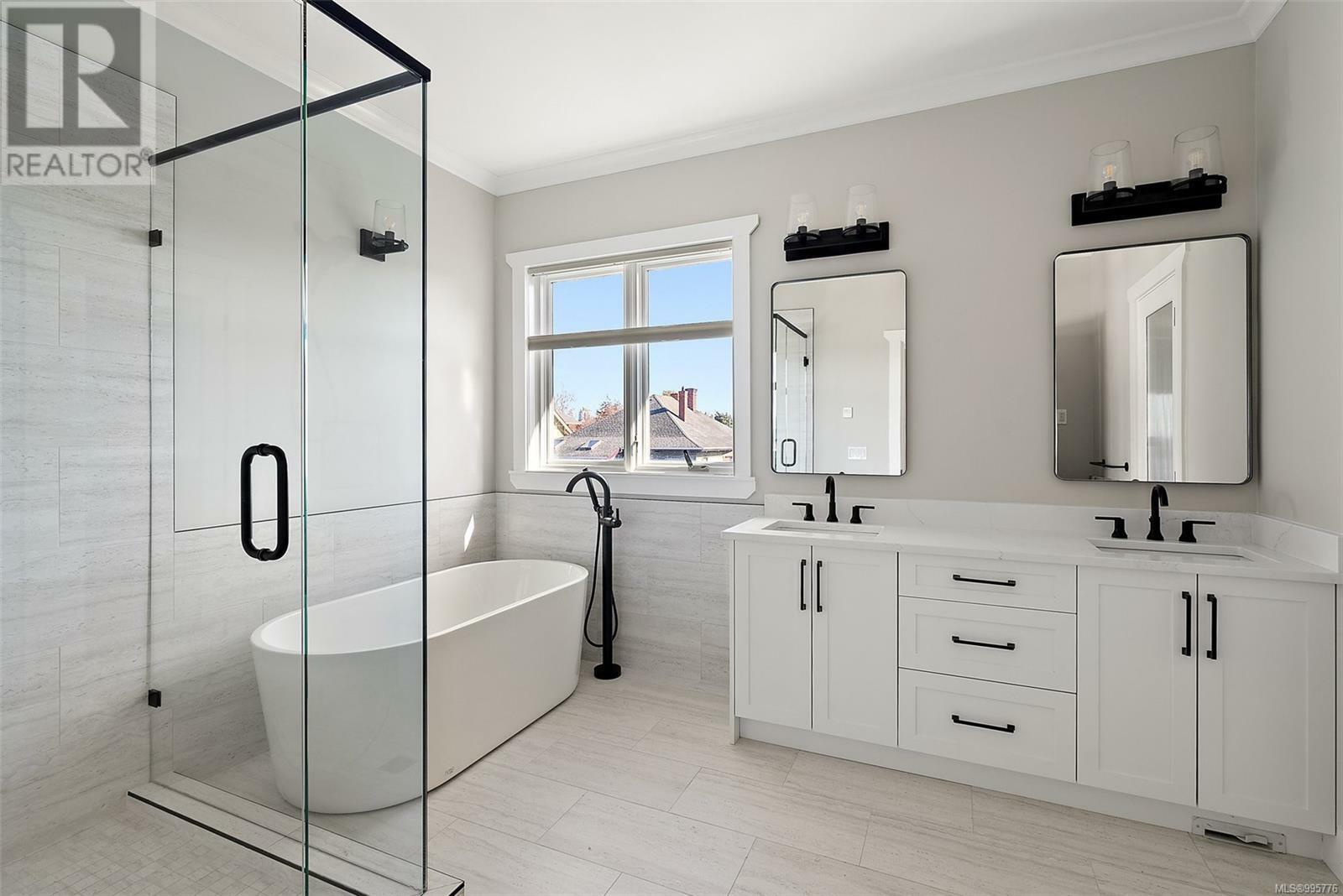 VICTORIA, British Columbia, V8V 1A8, CA, 4 Bedrooms Bedrooms, ,4 BathroomsBathrooms,Residential,For Sale,1876400