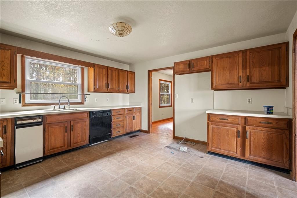 Gainesville, Georgia, 30506, United States, 5 Bedrooms Bedrooms, ,5 BathroomsBathrooms,Residential,For Sale,1996488