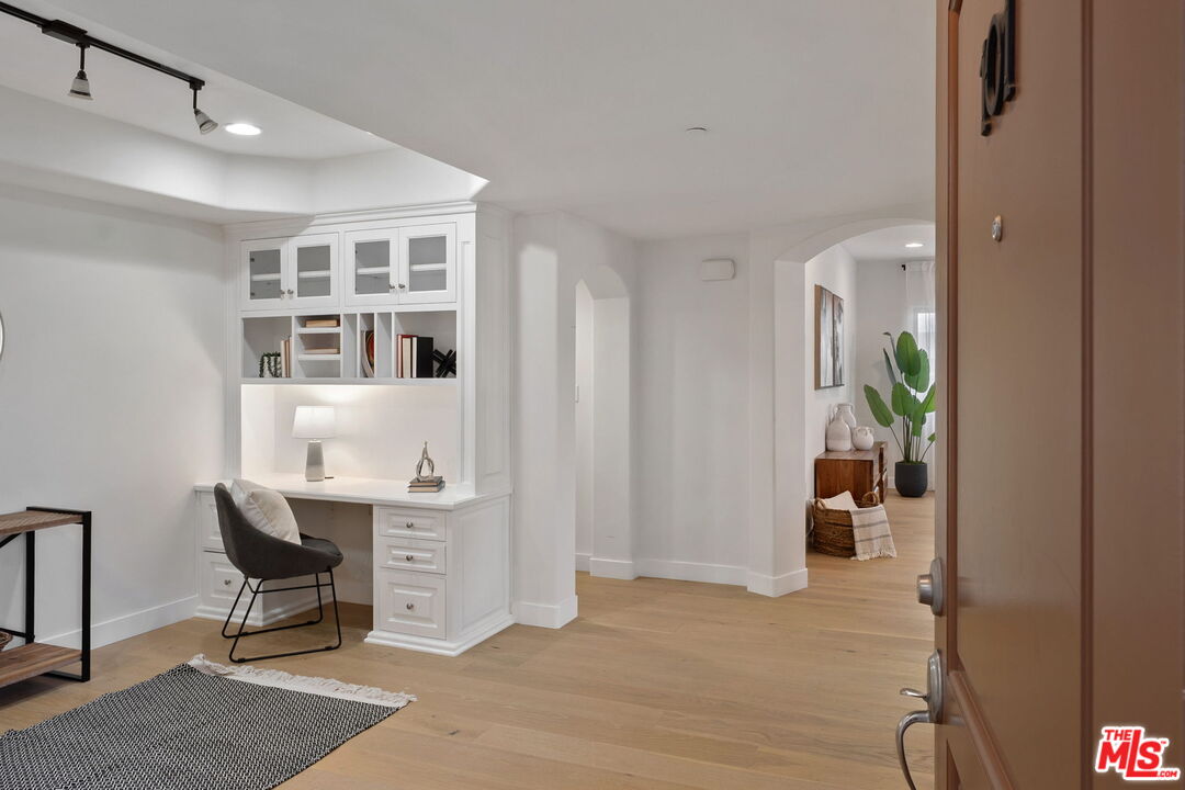 Los Angeles, California, 90025, United States, 3 Bedrooms Bedrooms, ,3 BathroomsBathrooms,Residential,For Sale,1939607